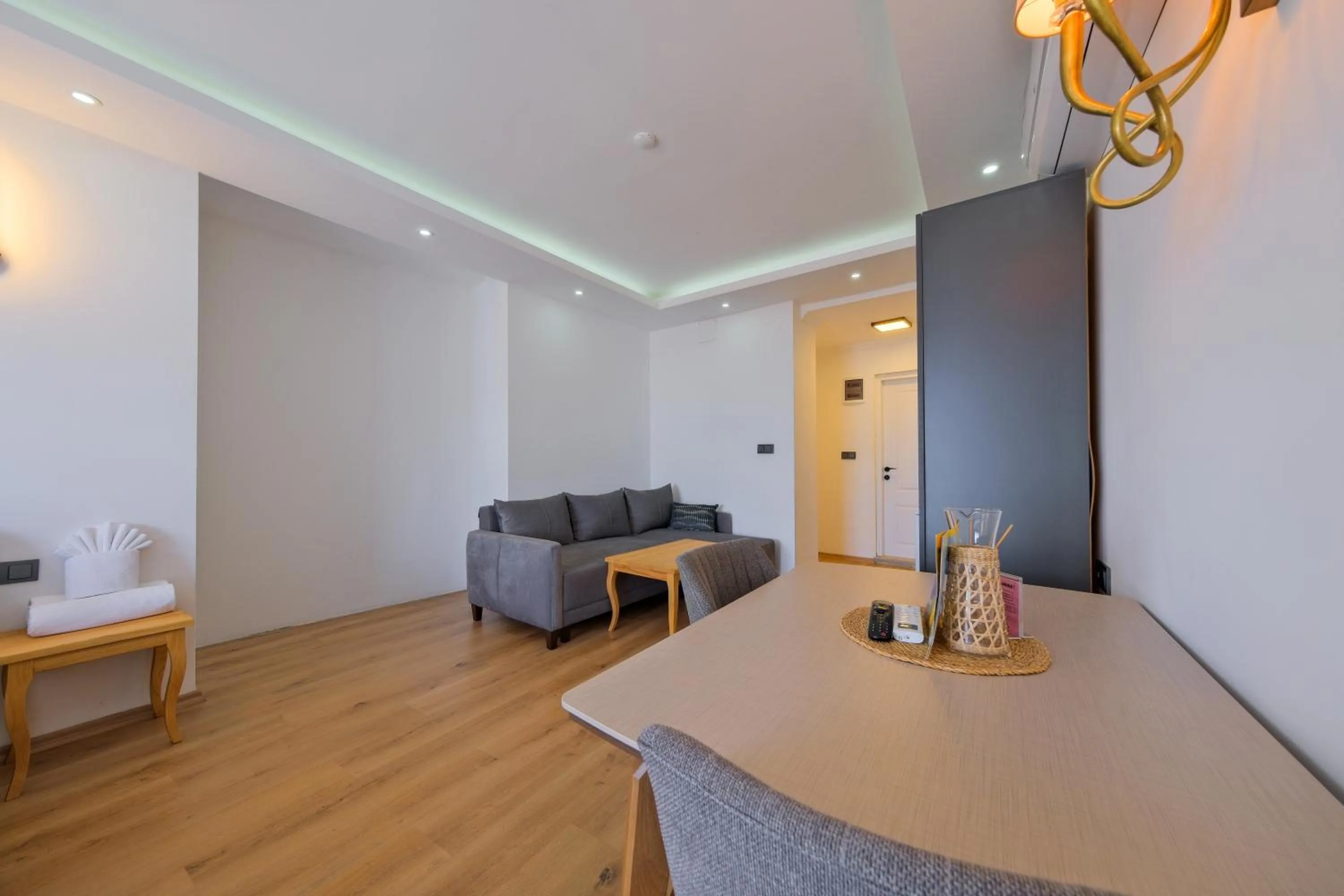 Seating area in Körfez Residence