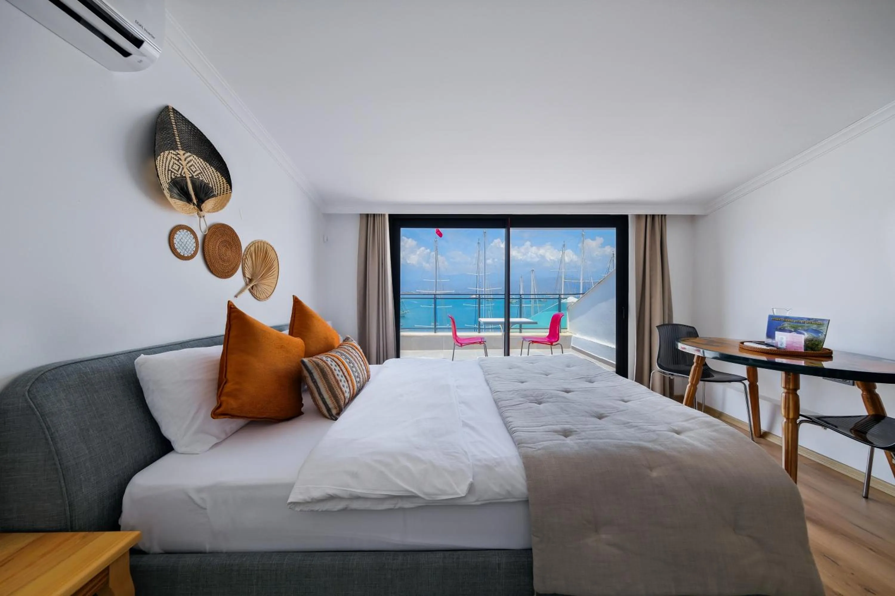 Bed in Körfez Residence