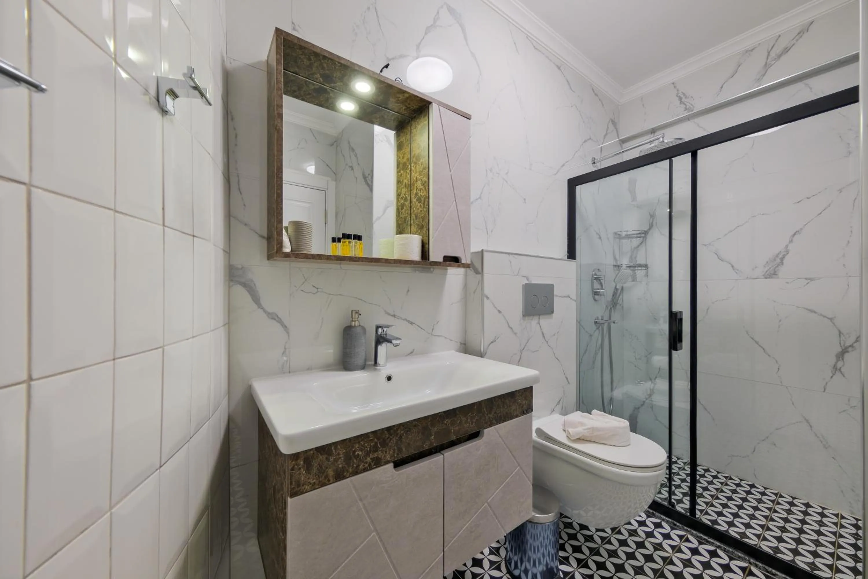 Toilet in Körfez Residence