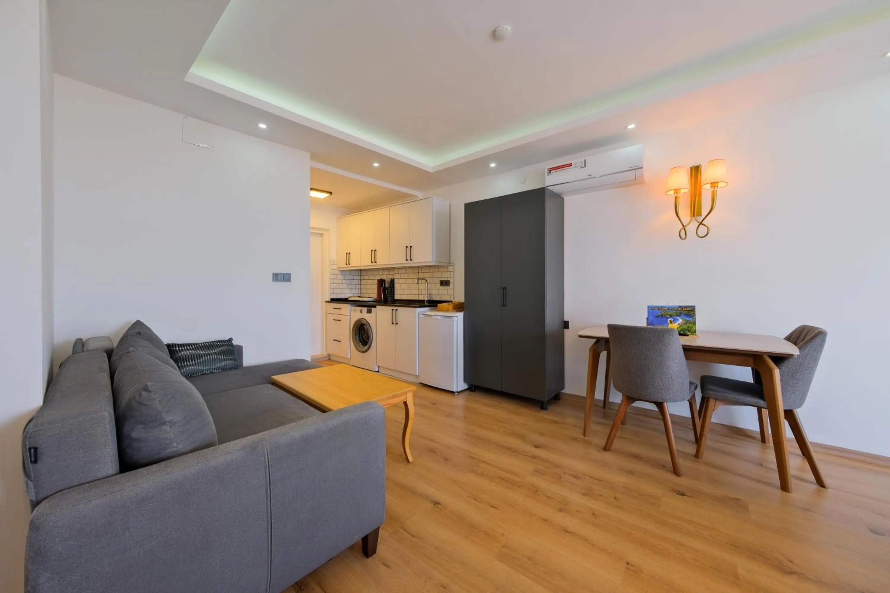 Seating area in Körfez Residence