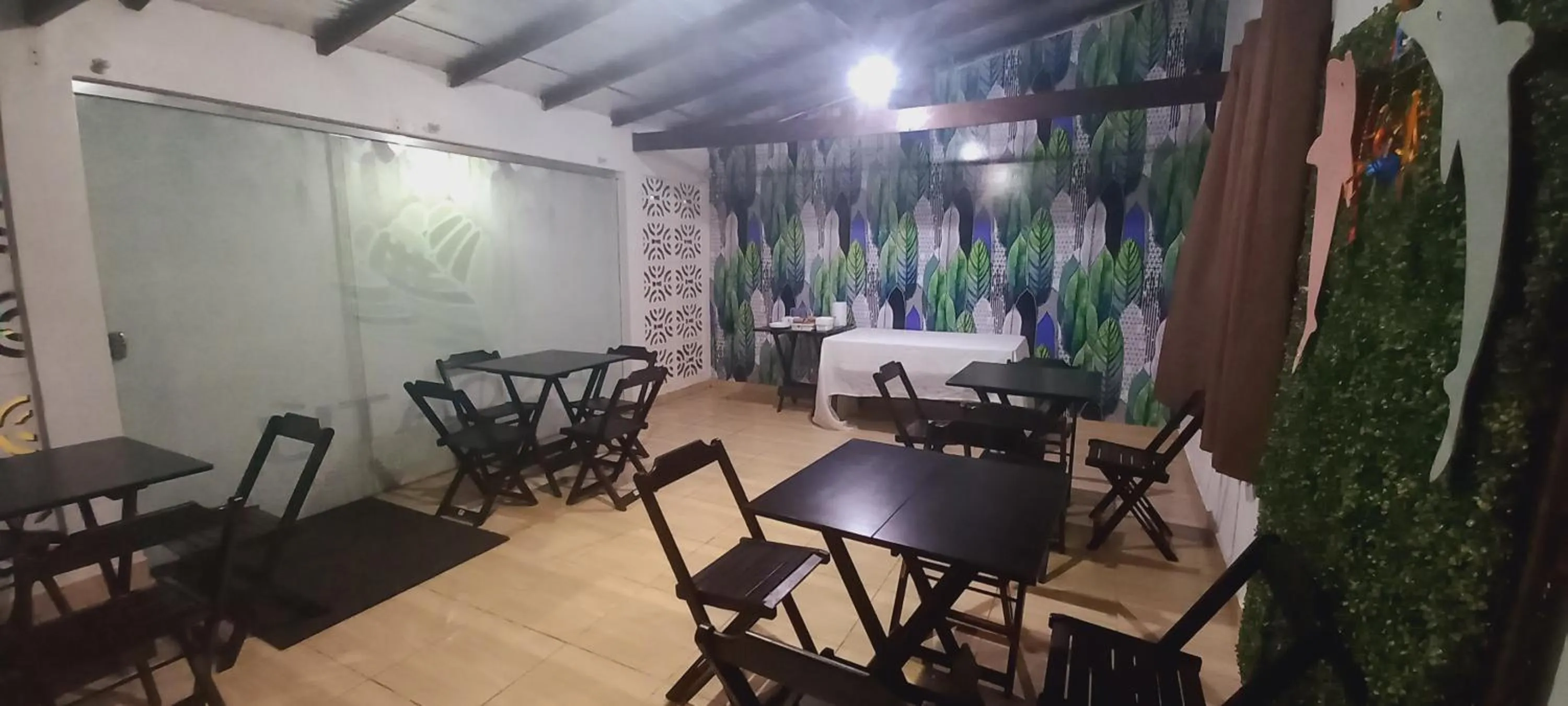 Restaurant/places to eat in Pousada Angatu alter