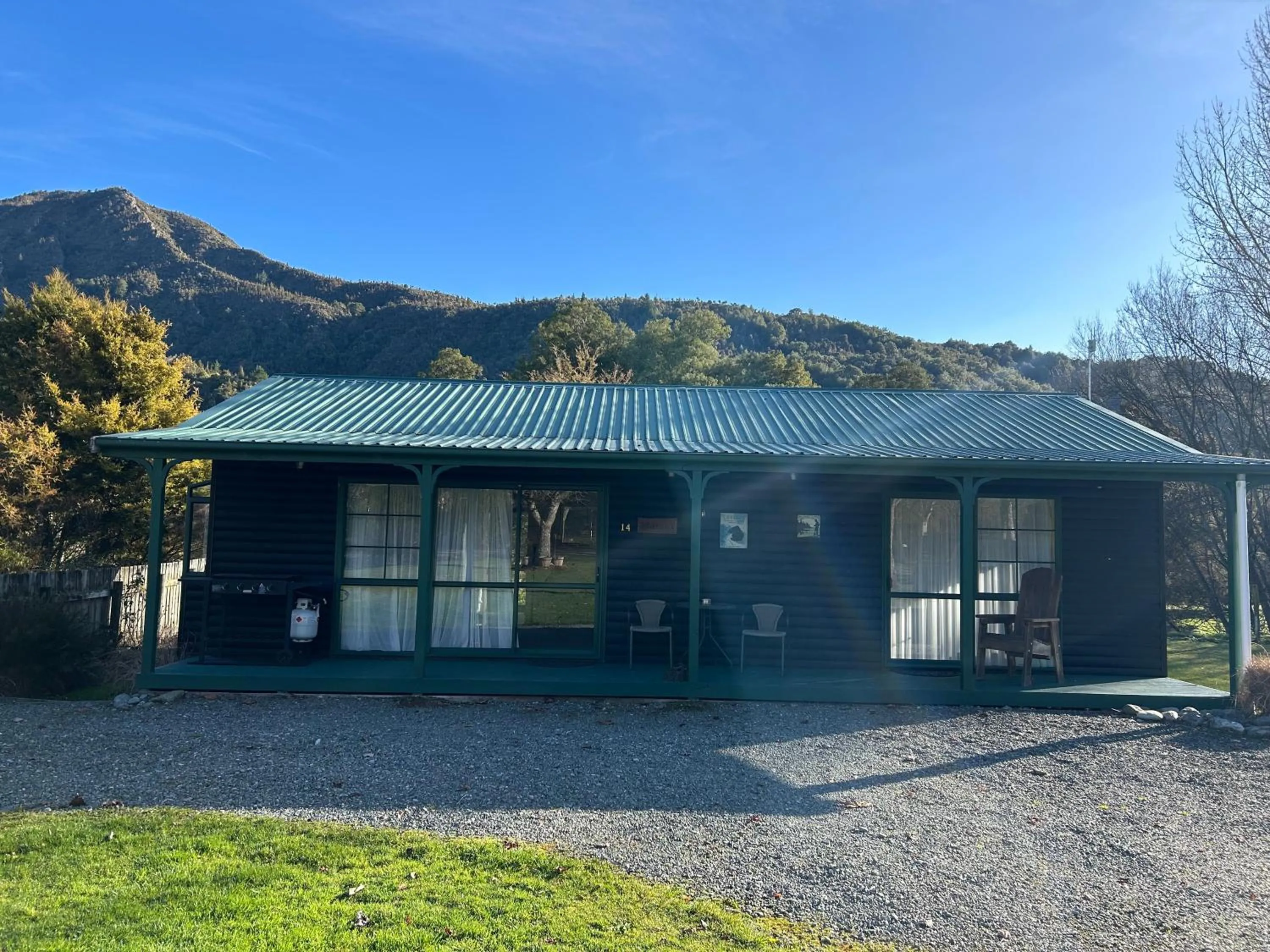 Property building in Kiwi Park Motels