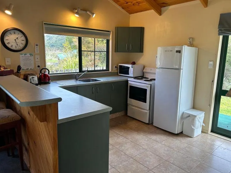 Kitchen or kitchenette in Kiwi Park Motels