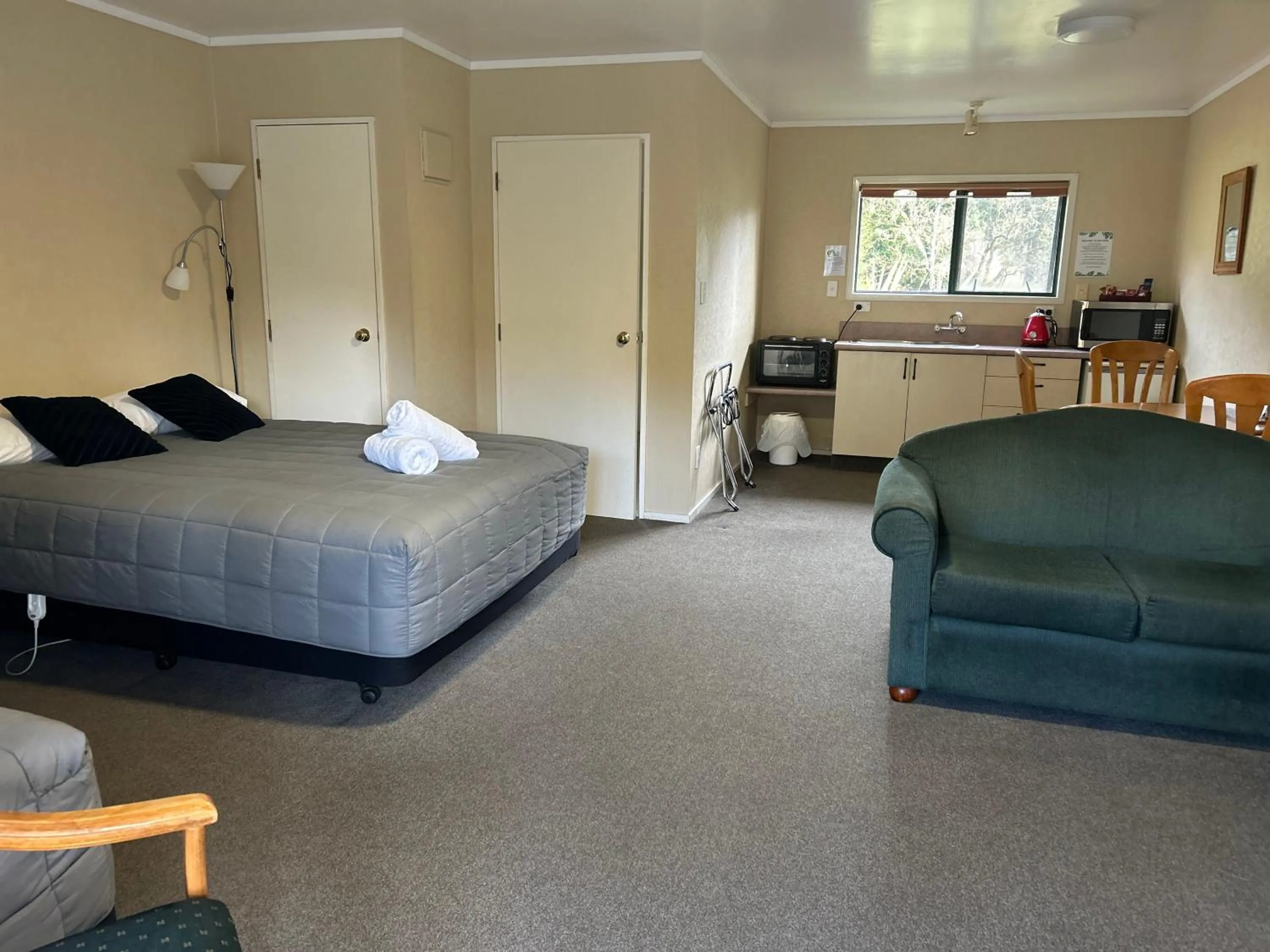 Bed in Kiwi Park Motels