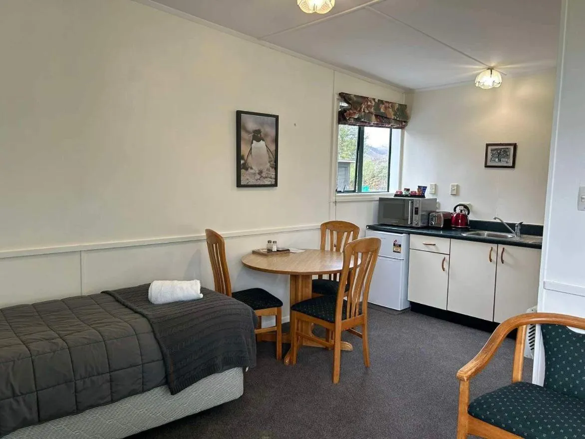 Dining area in Kiwi Park Motels