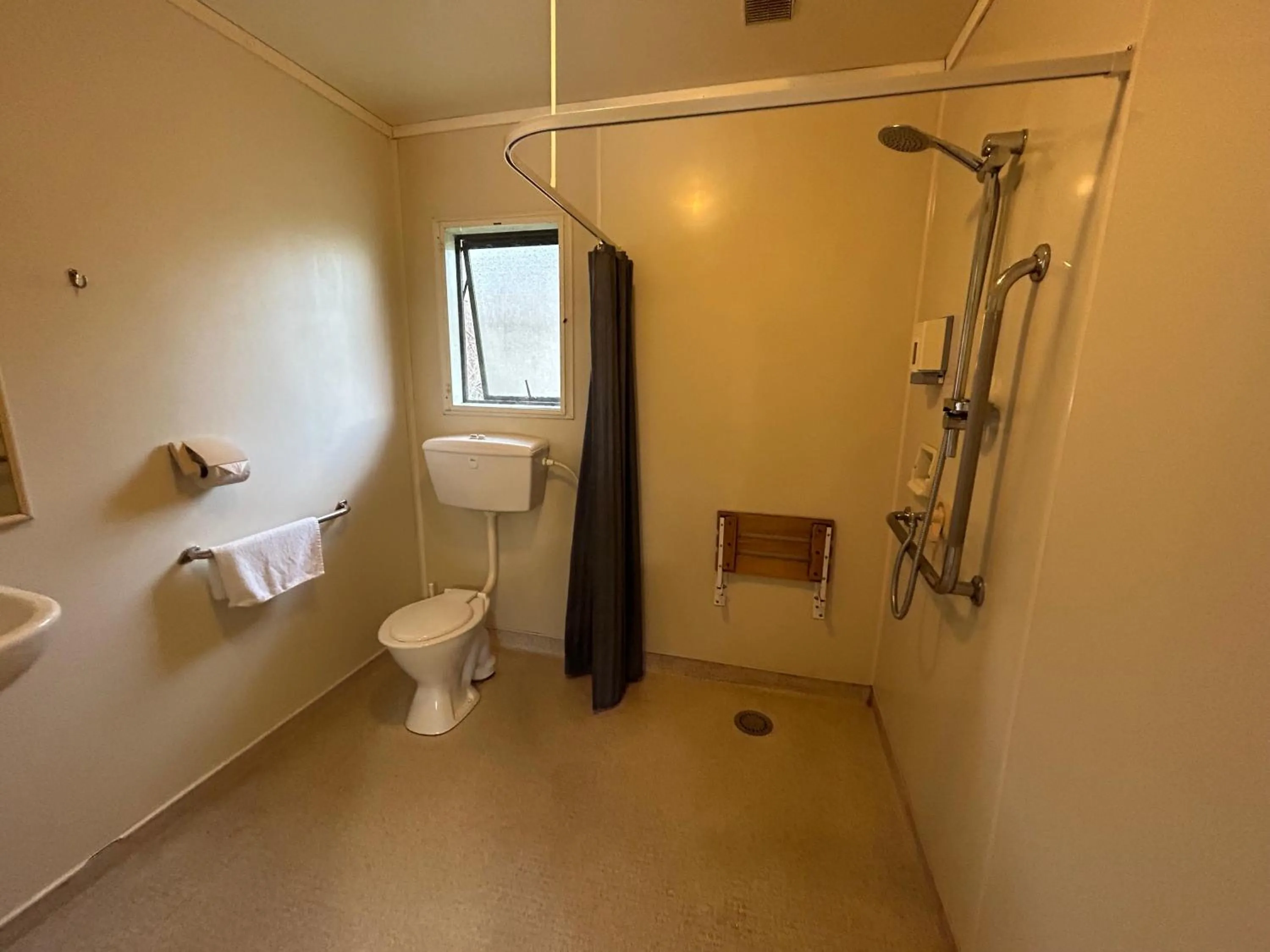 Shower in Kiwi Park Motels