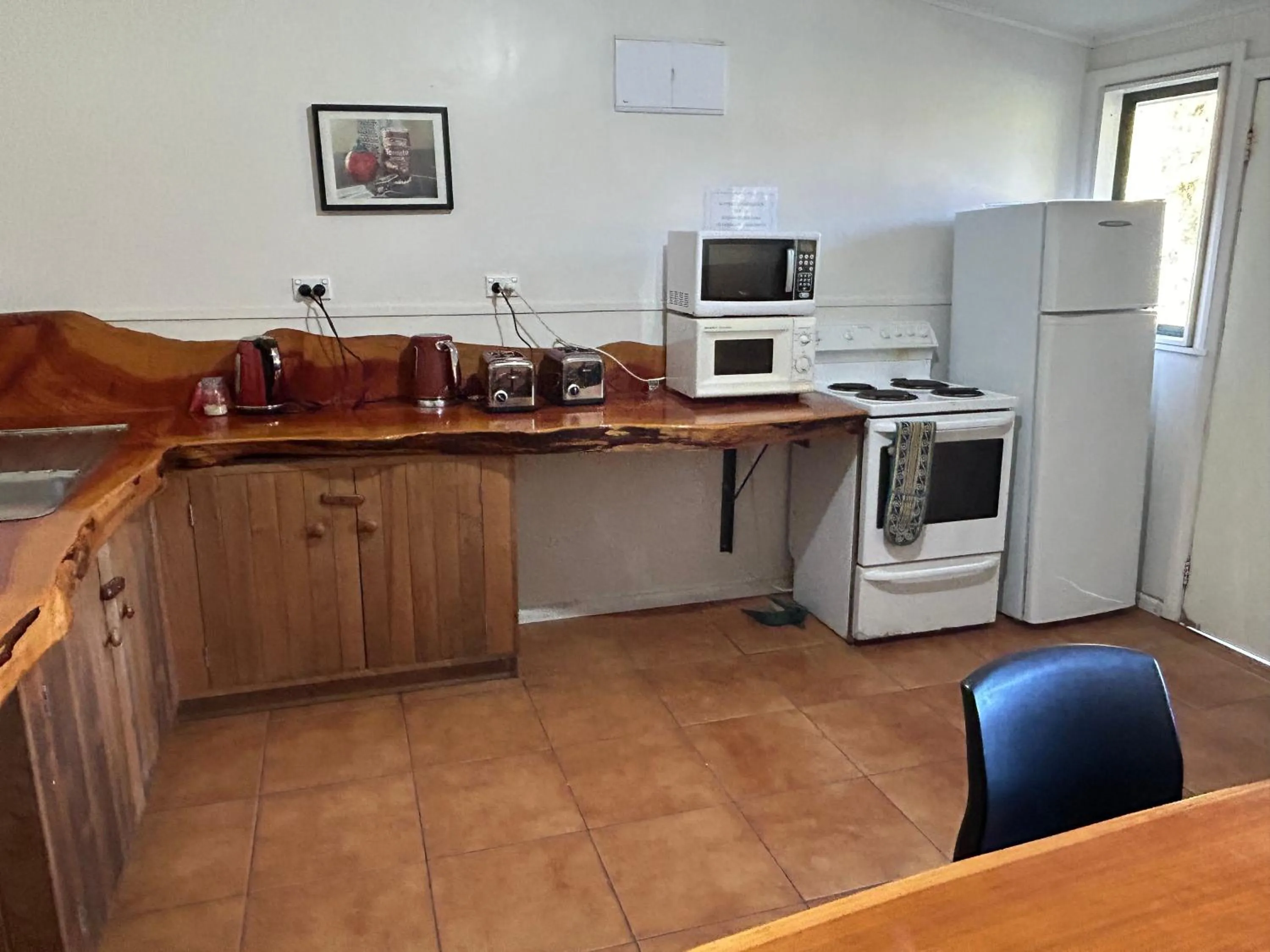 Communal kitchen in Kiwi Park Motels