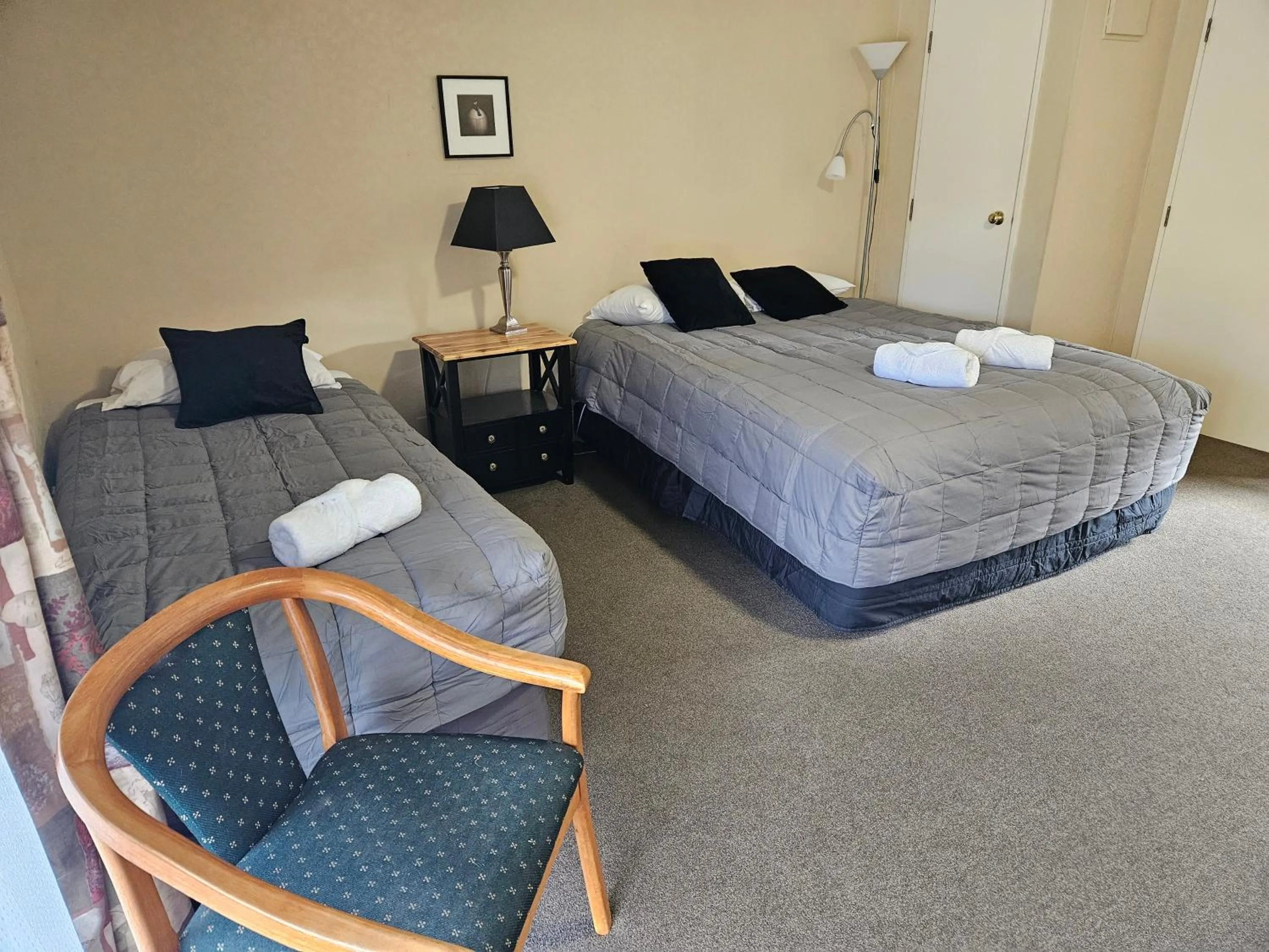 Bed in Kiwi Park Motels