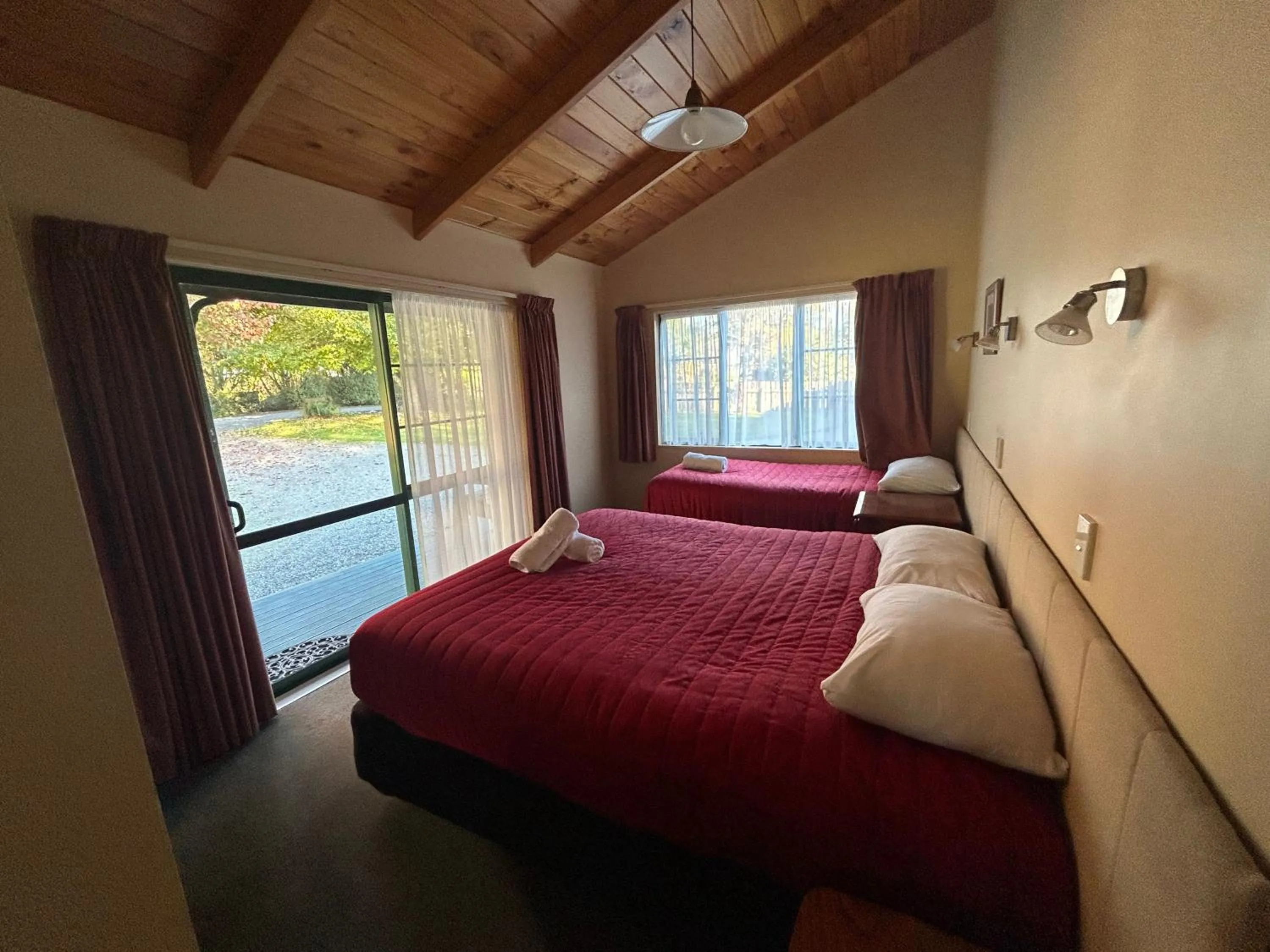 Bed in Kiwi Park Motels