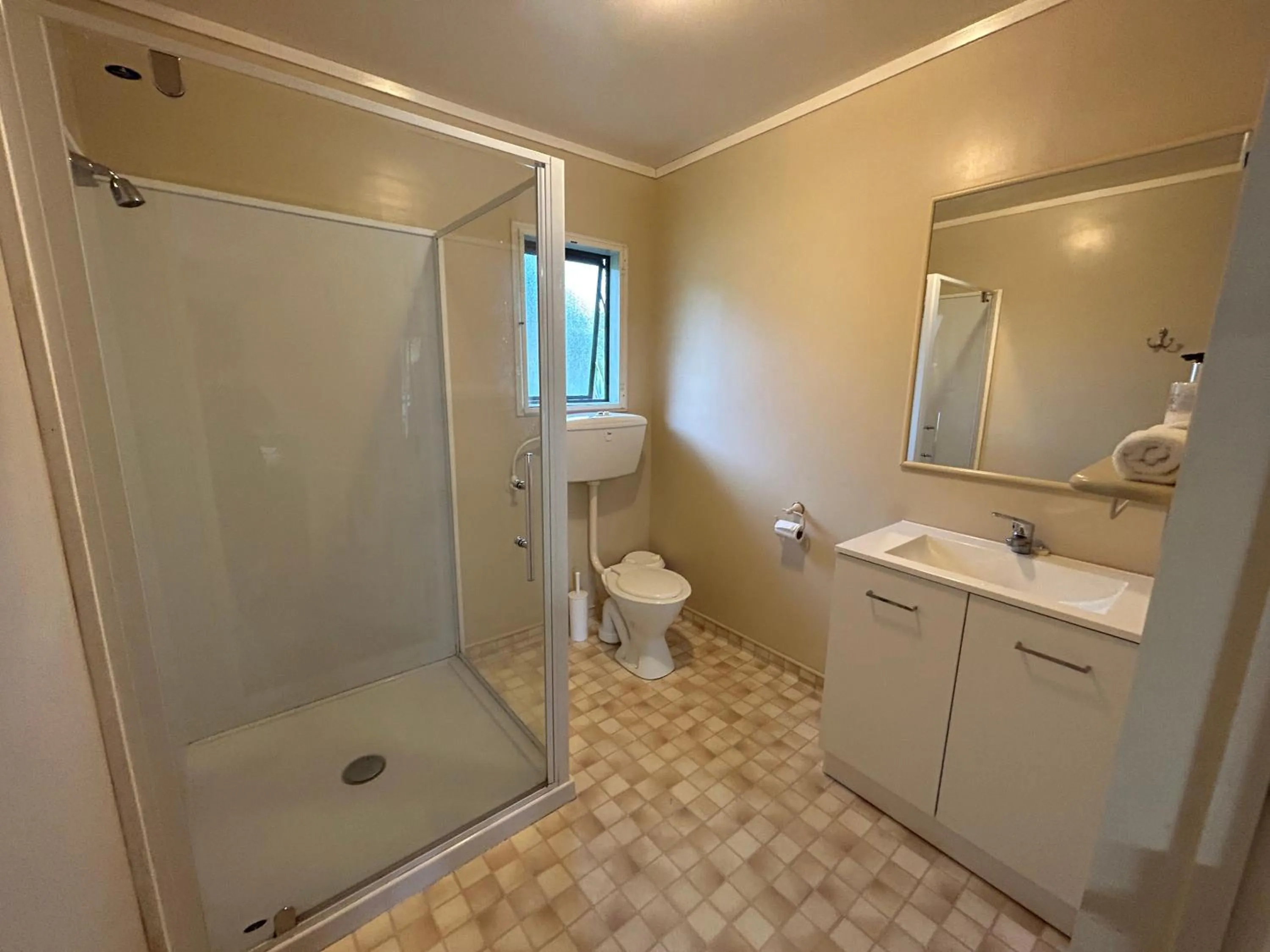 Shower in Kiwi Park Motels