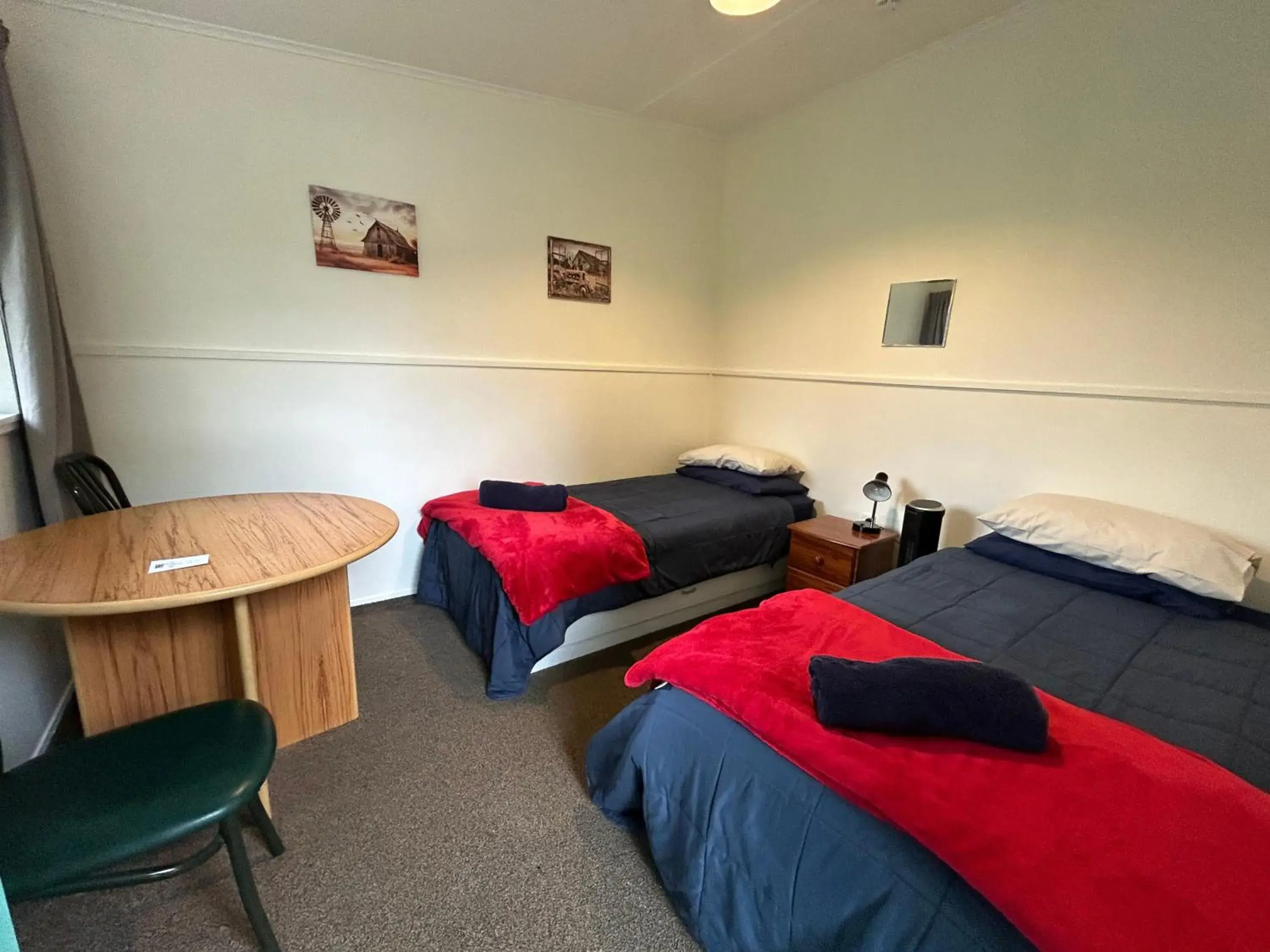 Standard Twin Room with Shared Bathroom in Kiwi Park Motels Standard Twin Room with Shared Bathroom in Kiwi Park Motels