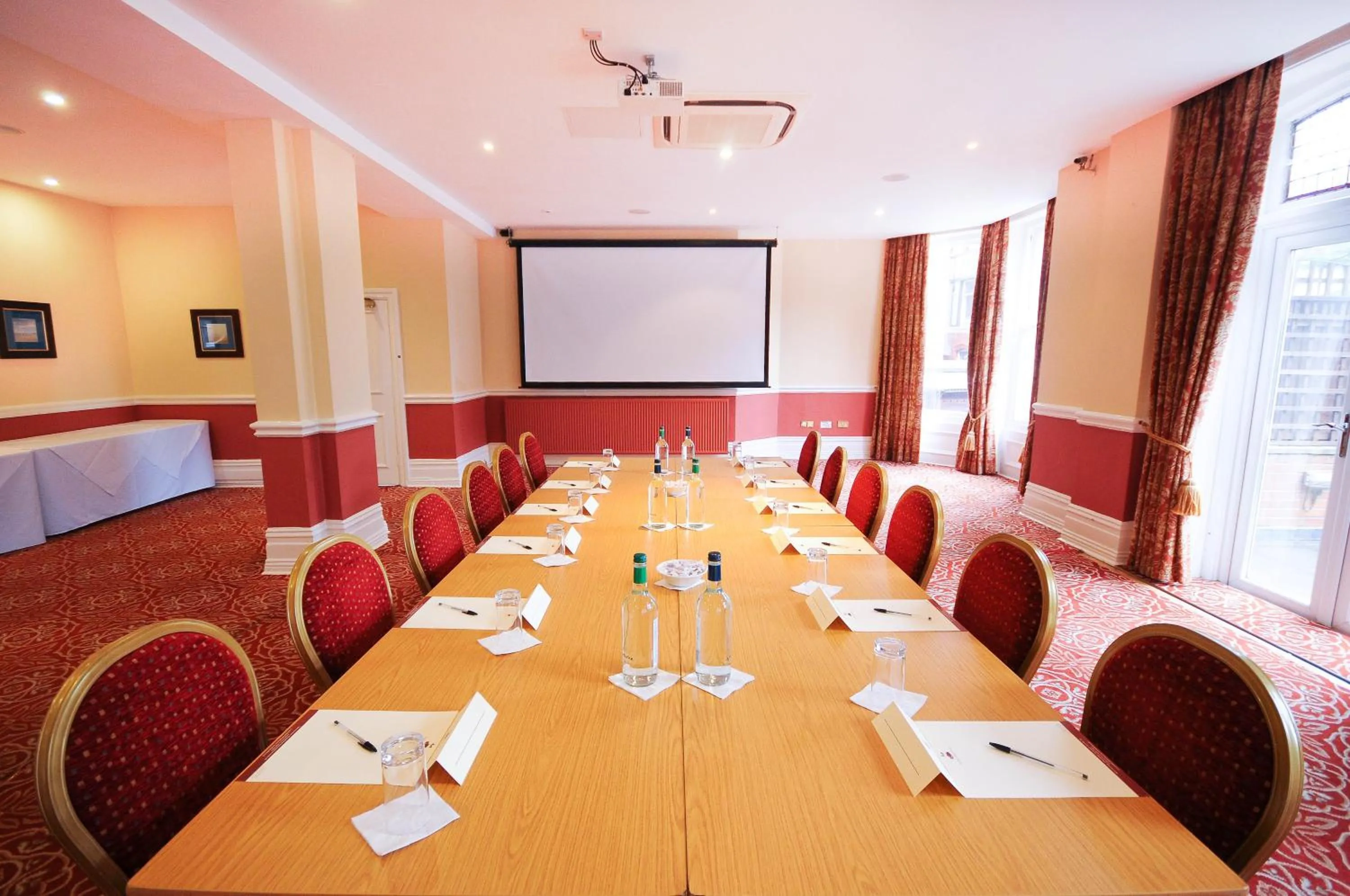 Business facilities in Durley Dean