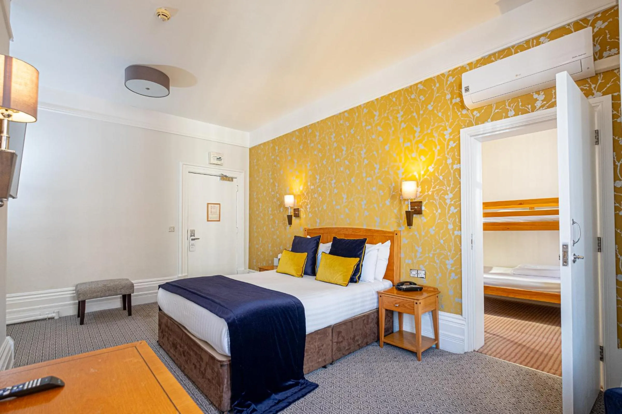 Bedroom, Bed in Durley Dean