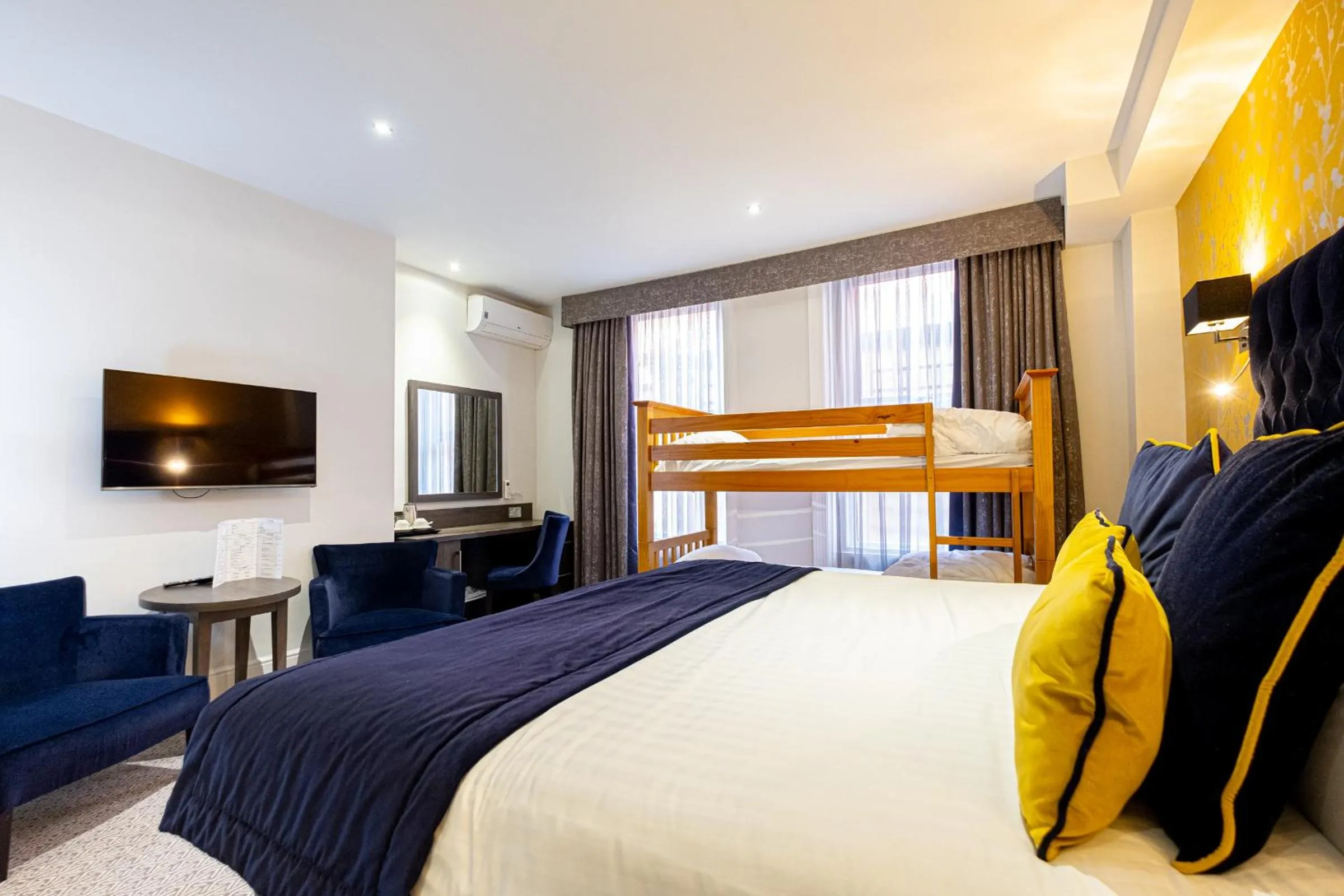 Bedroom, Bed in Durley Dean