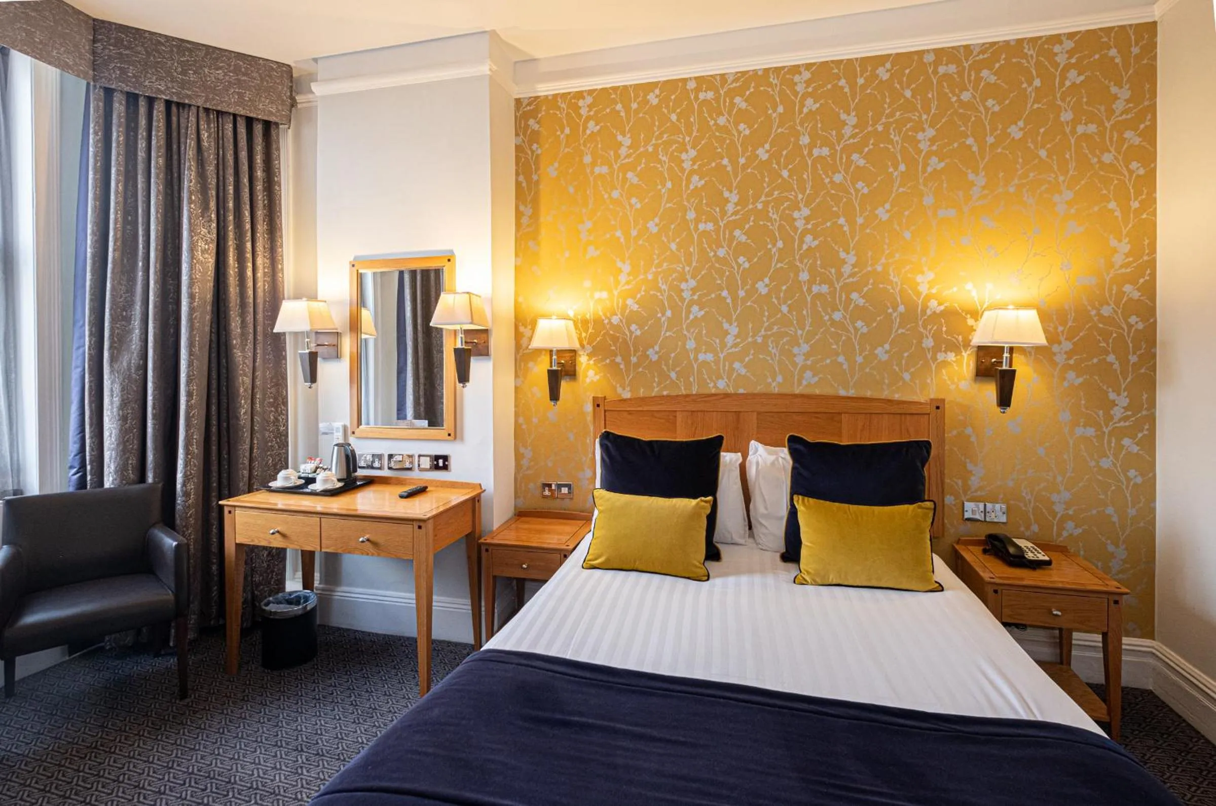 Bedroom, Bed in Durley Dean