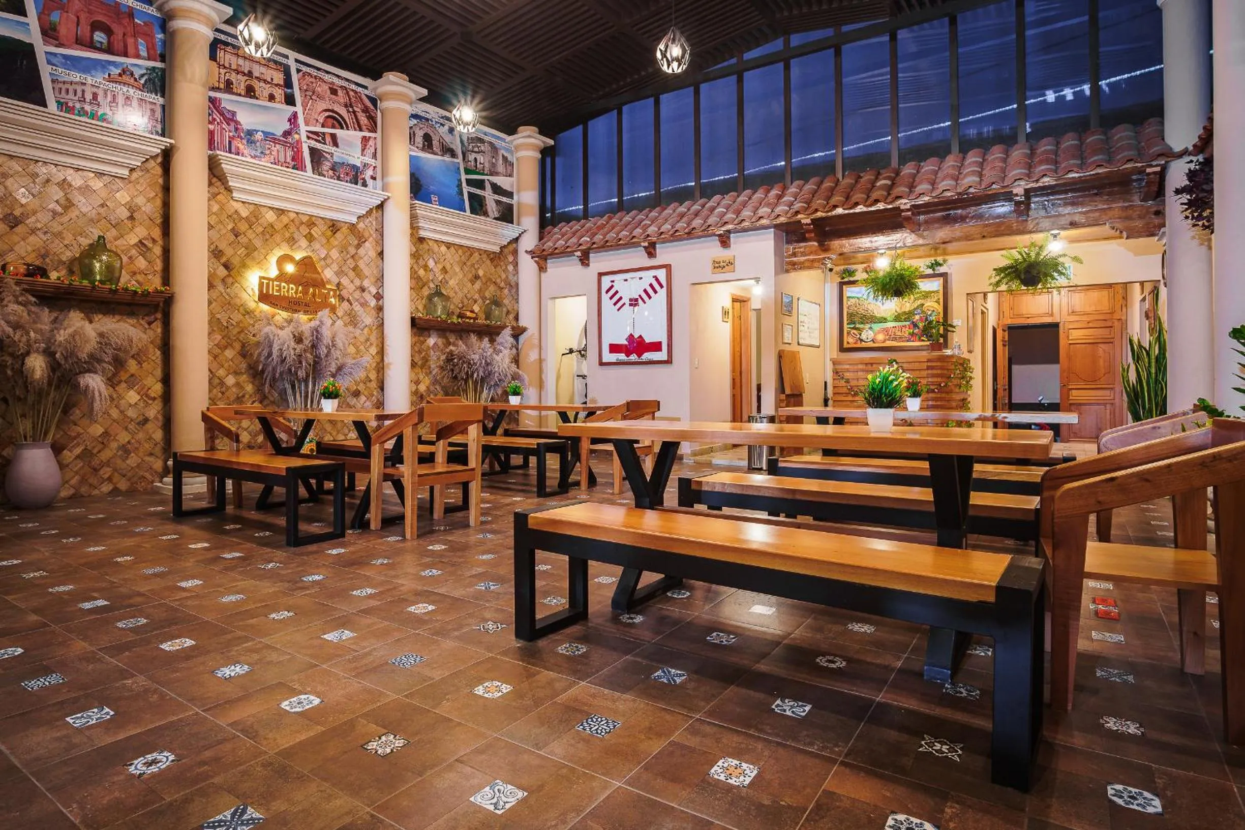 Dining area in Tierra Alta Hostal