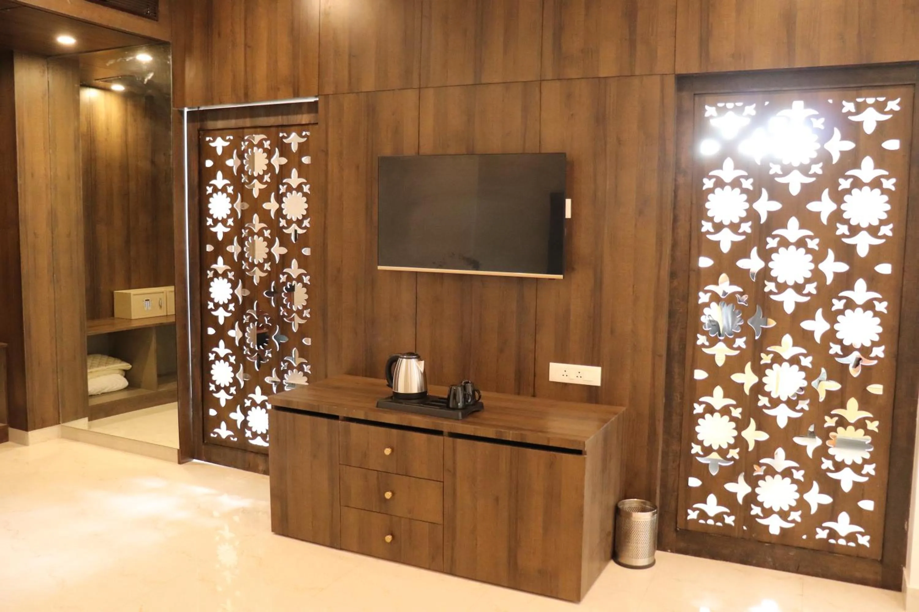 TV and multimedia in Stamps by Eight Continents, Jodhpur