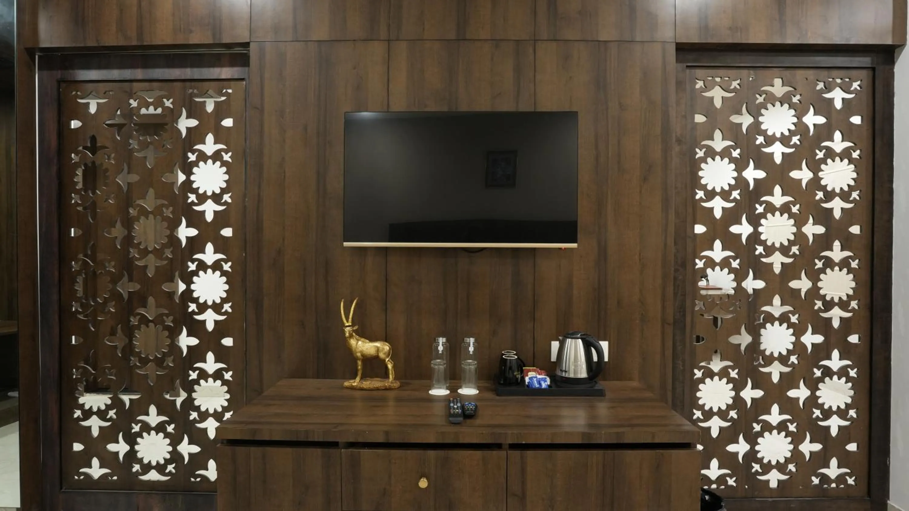 TV and multimedia in Stamps by Eight Continents, Jodhpur