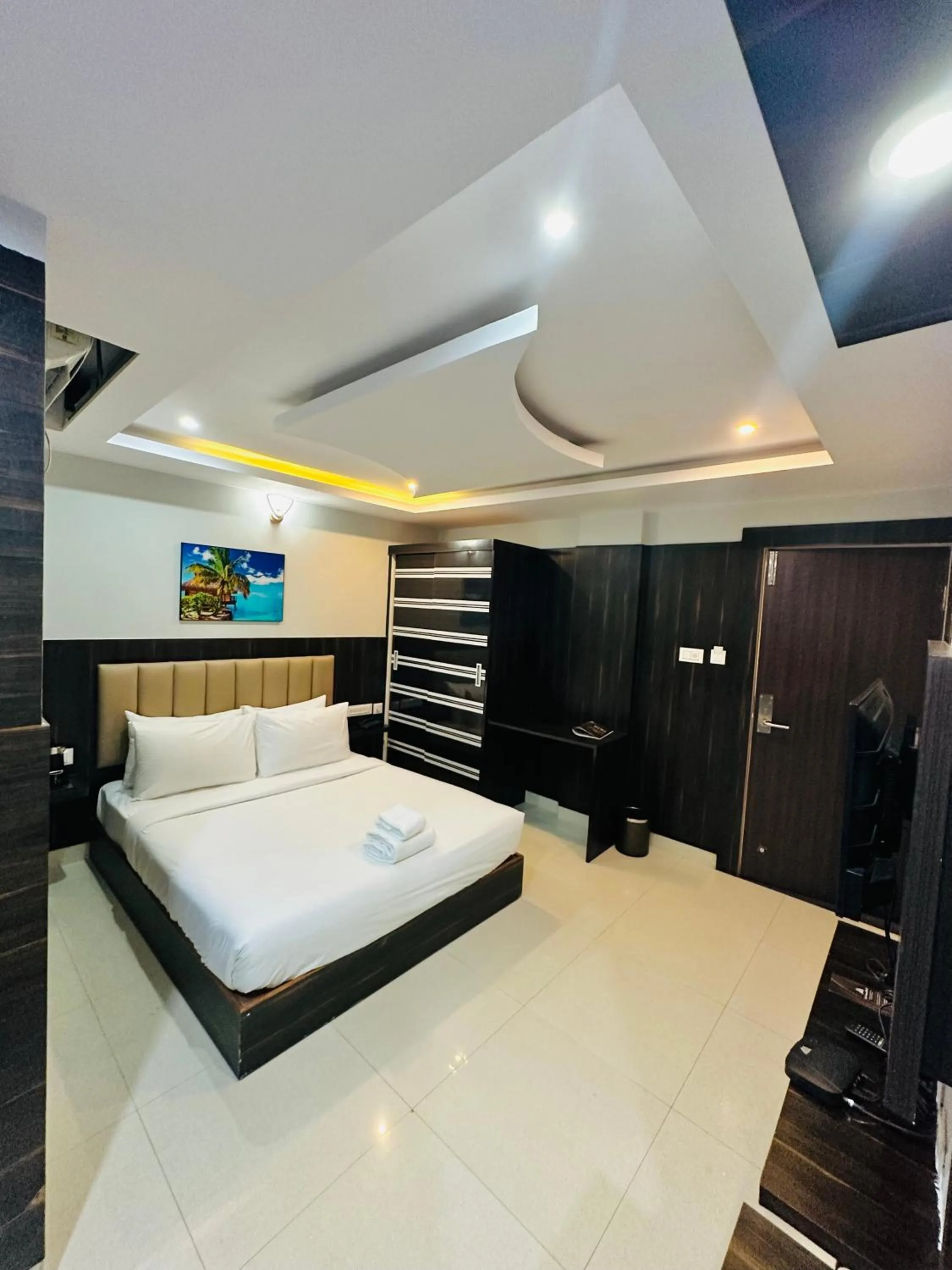 Bed in Hotel Avenue Suites Near International Airport Bangalore