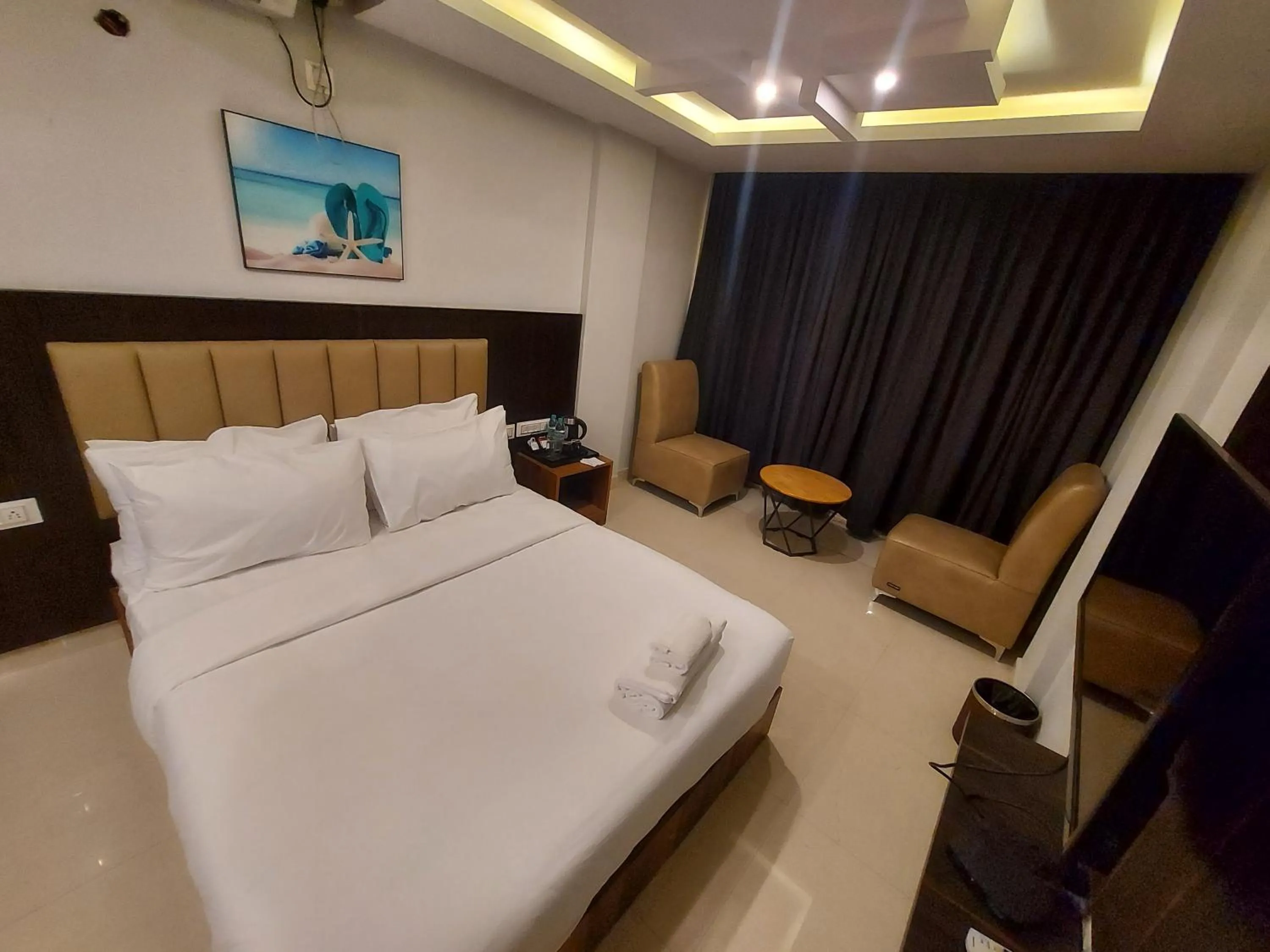 Bedroom, Bed in Hotel Avenue Suites Near International Airport Bangalore