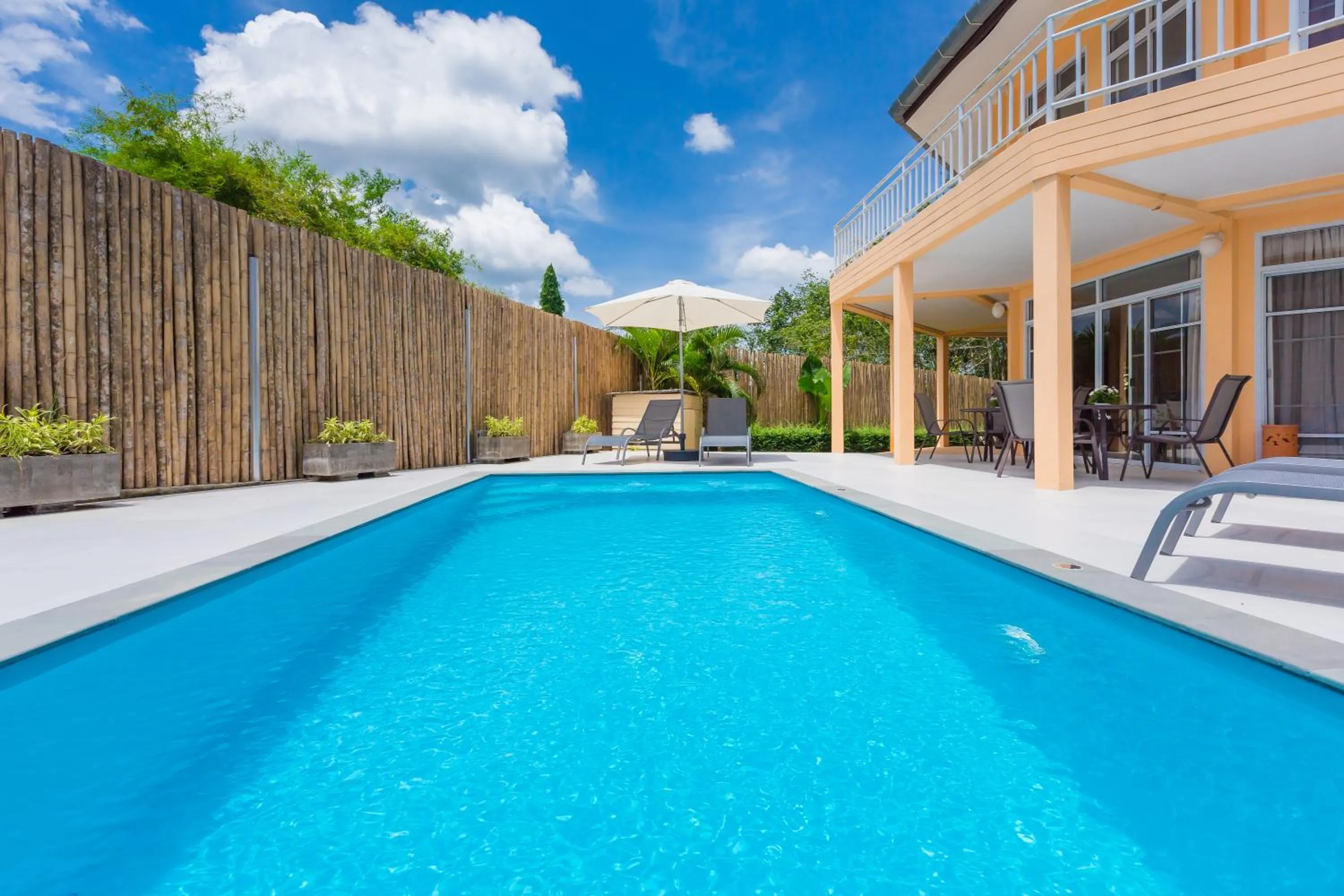 Swimming pool in Twin Villas Ao Nang