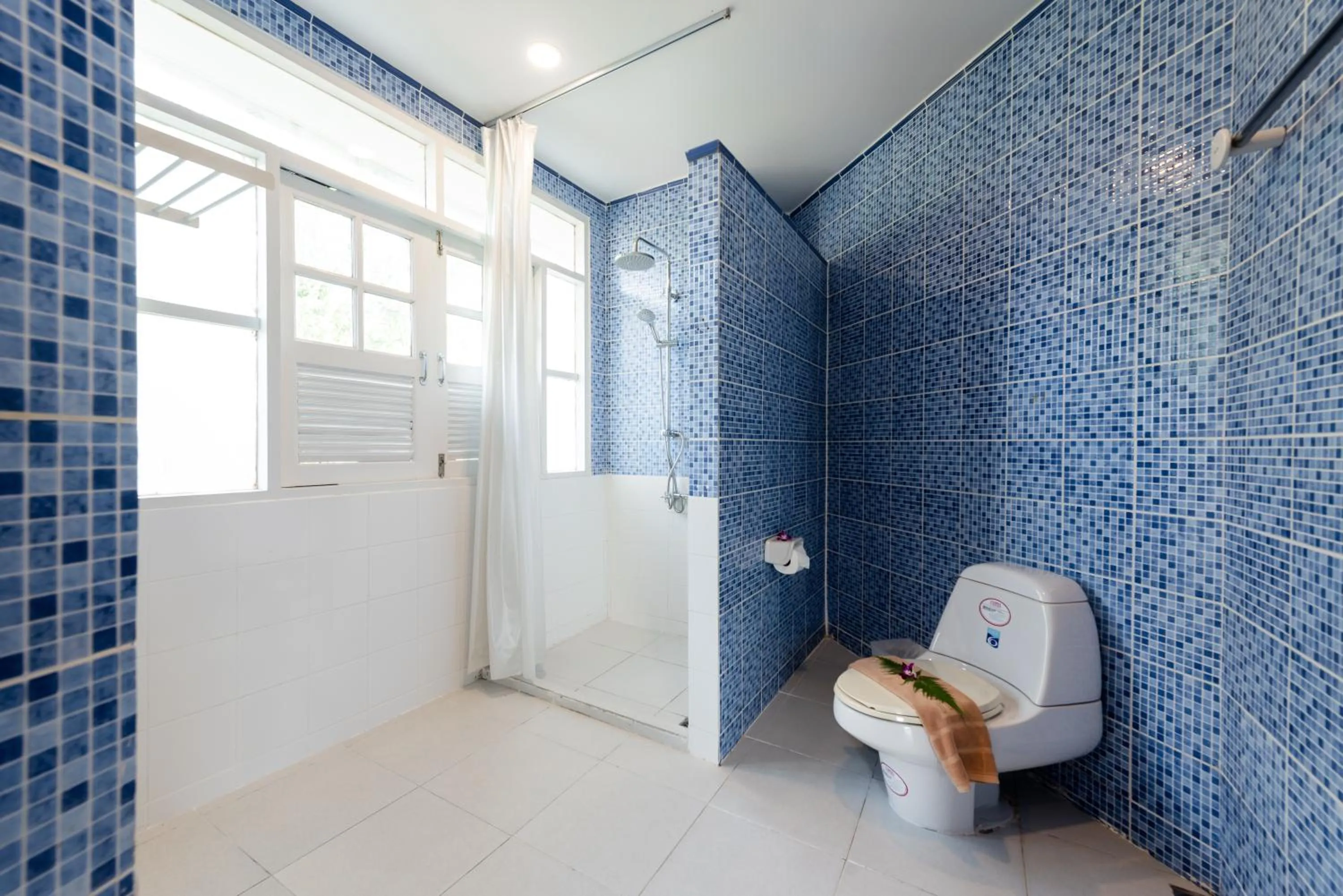 Toilet in Twin Villas Ao Nang