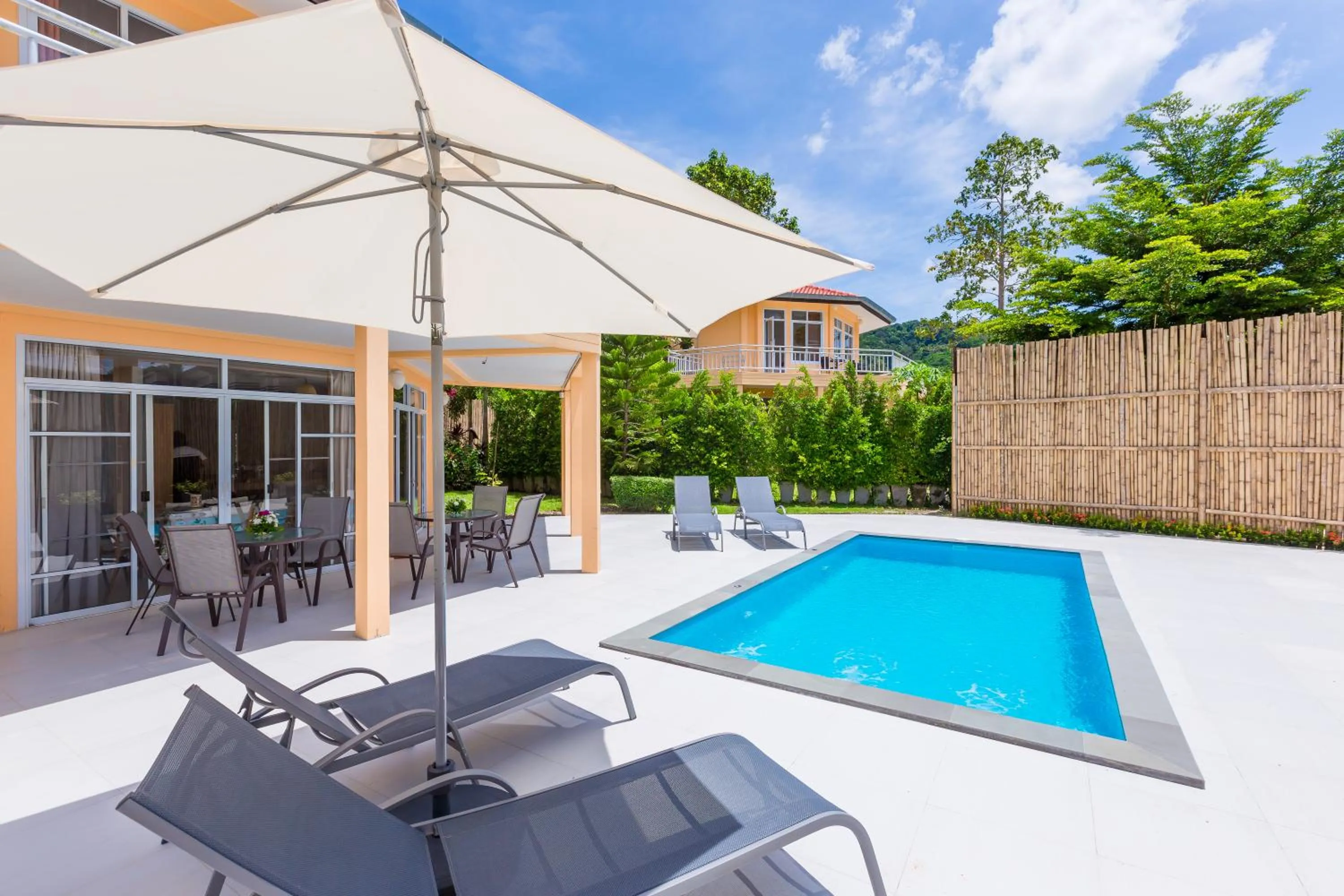 Swimming pool in Twin Villas Ao Nang