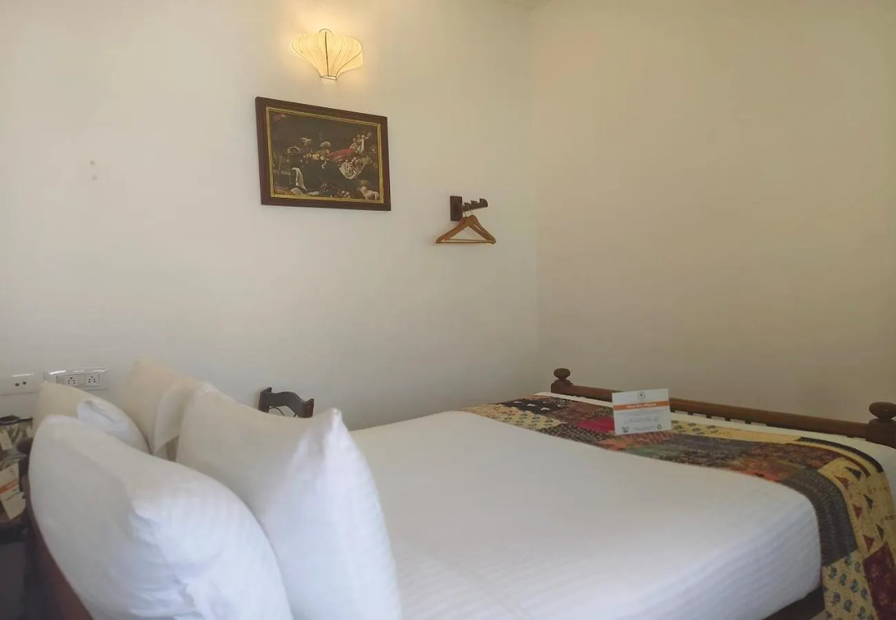 Bedroom, Bed in Bel Abri Colonial Living, Pondicherry