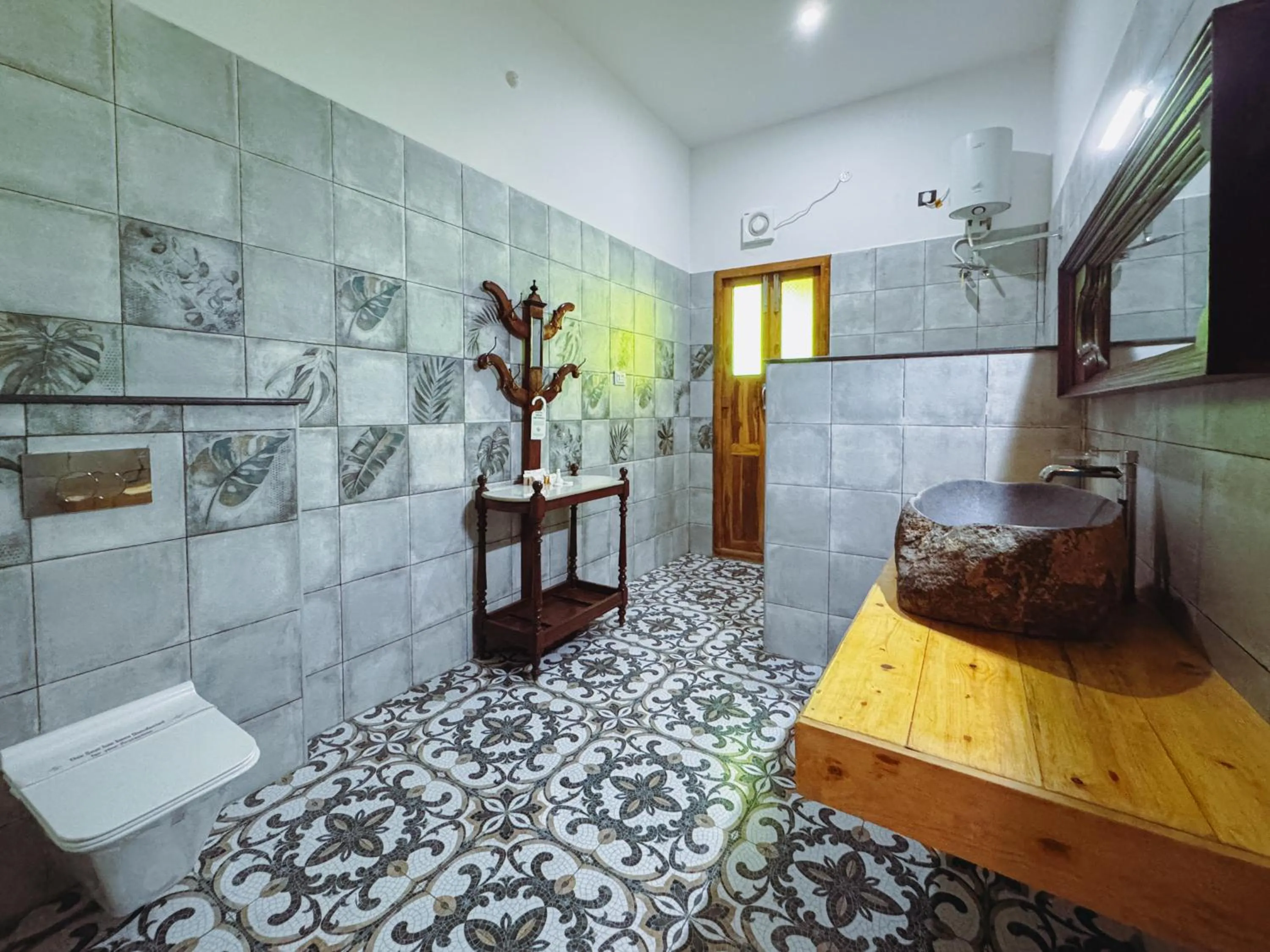 Toilet in Bel Abri Colonial Living, Pondicherry