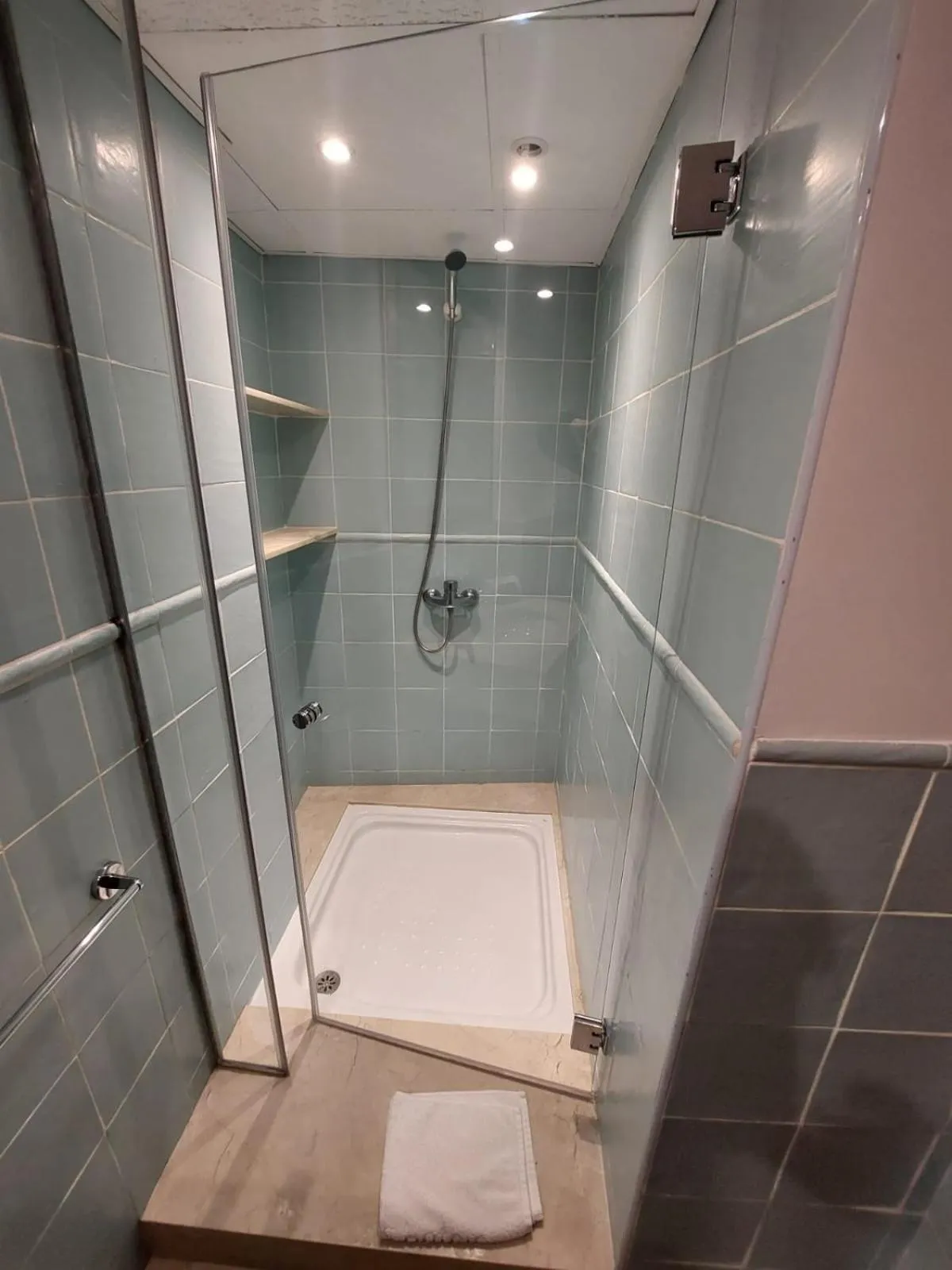 Shower in My Rooms Manacor Centre by My Rooms Hotels