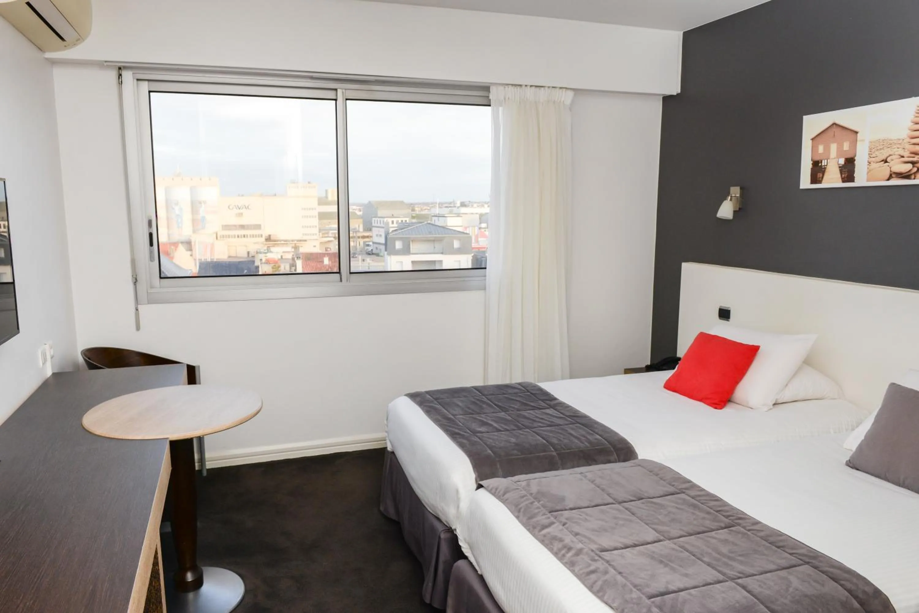 Bedroom, Bed in Kyriad Prestige Les Sables d'Olonne - Plage - Centre des Congrès