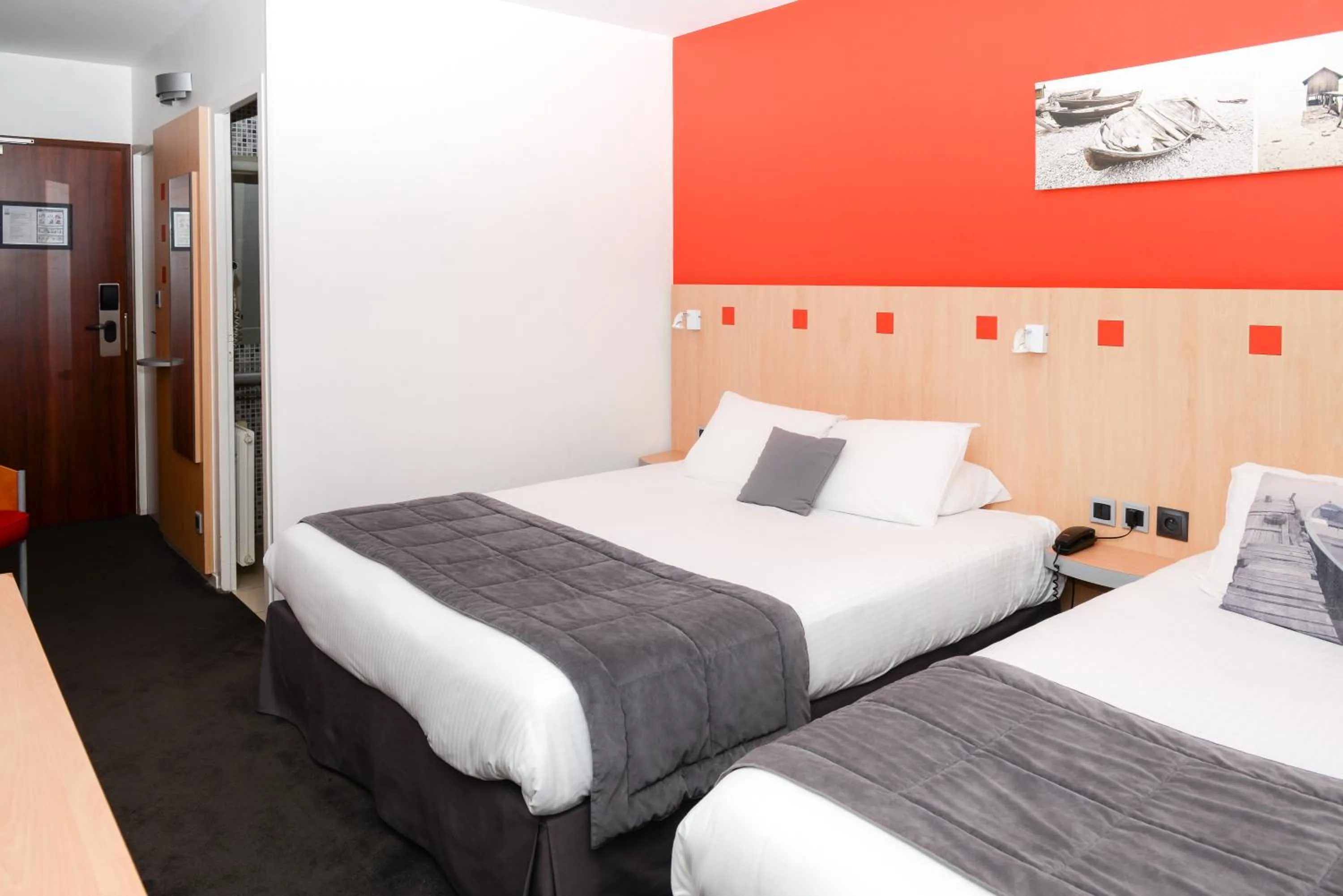 Bedroom, Bed in Kyriad Prestige Les Sables d'Olonne - Plage - Centre des Congrès