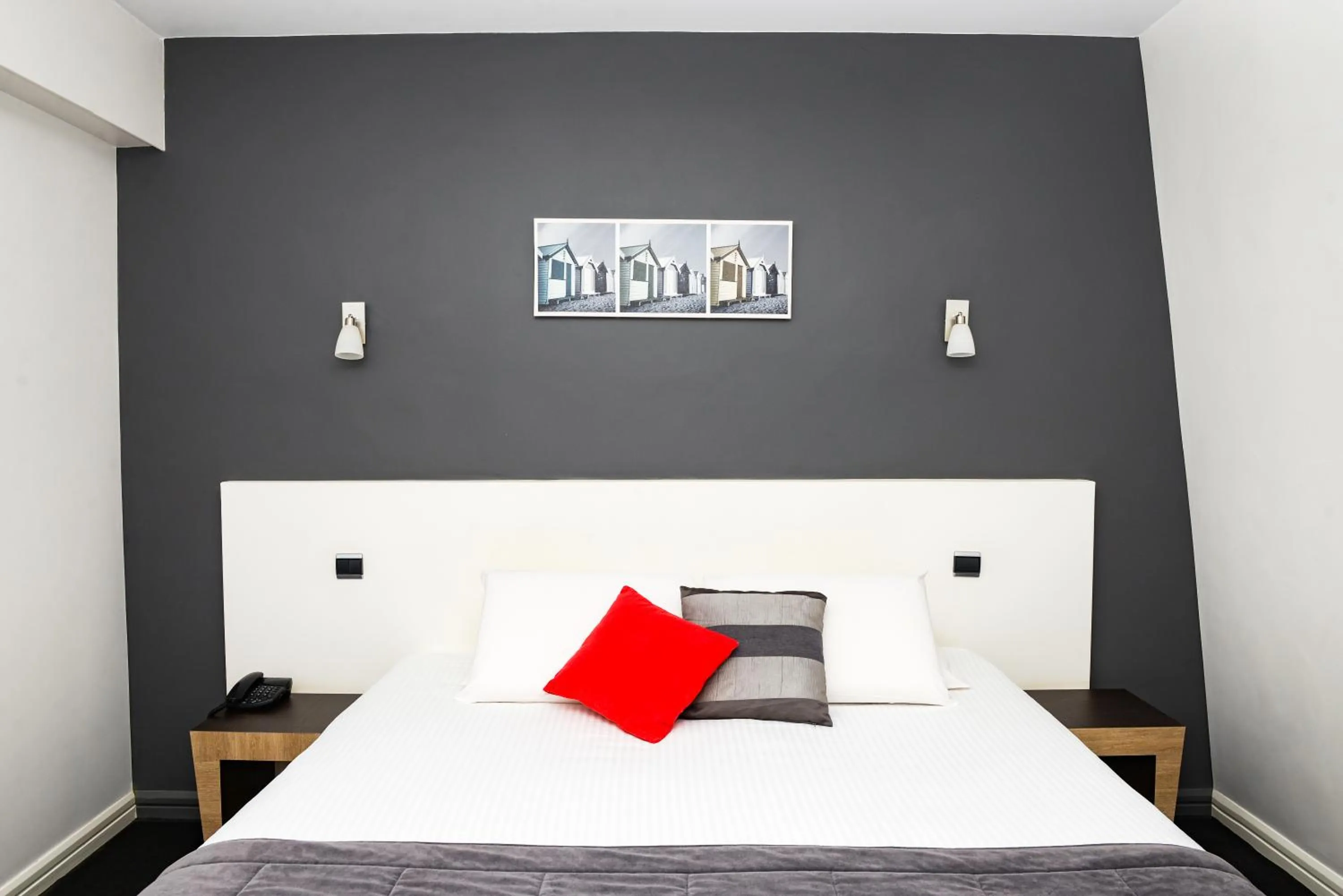 Bedroom, Bed in Kyriad Prestige Les Sables d'Olonne - Plage - Centre des Congrès