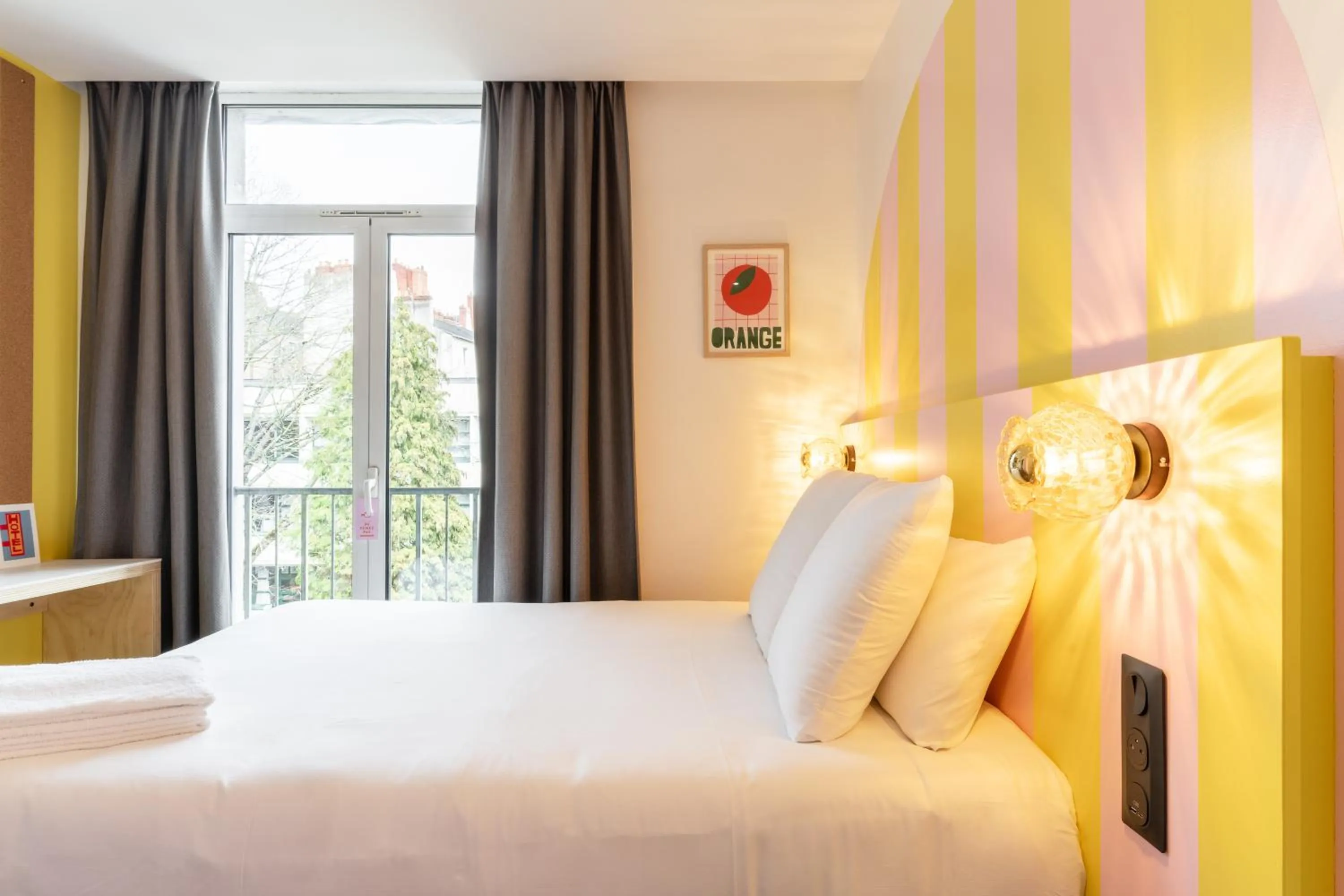 Bed in DEMAIN Hôtel