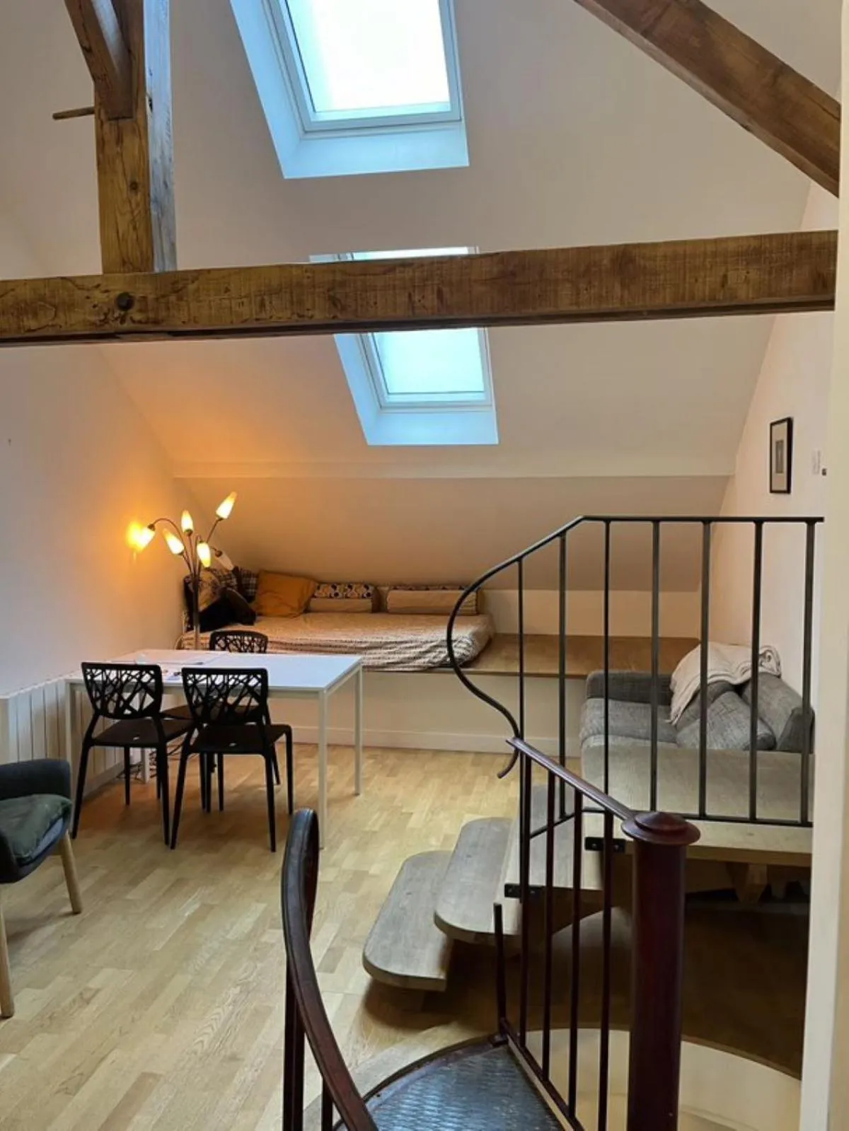 Living room, Bed in DEMAIN Hôtel