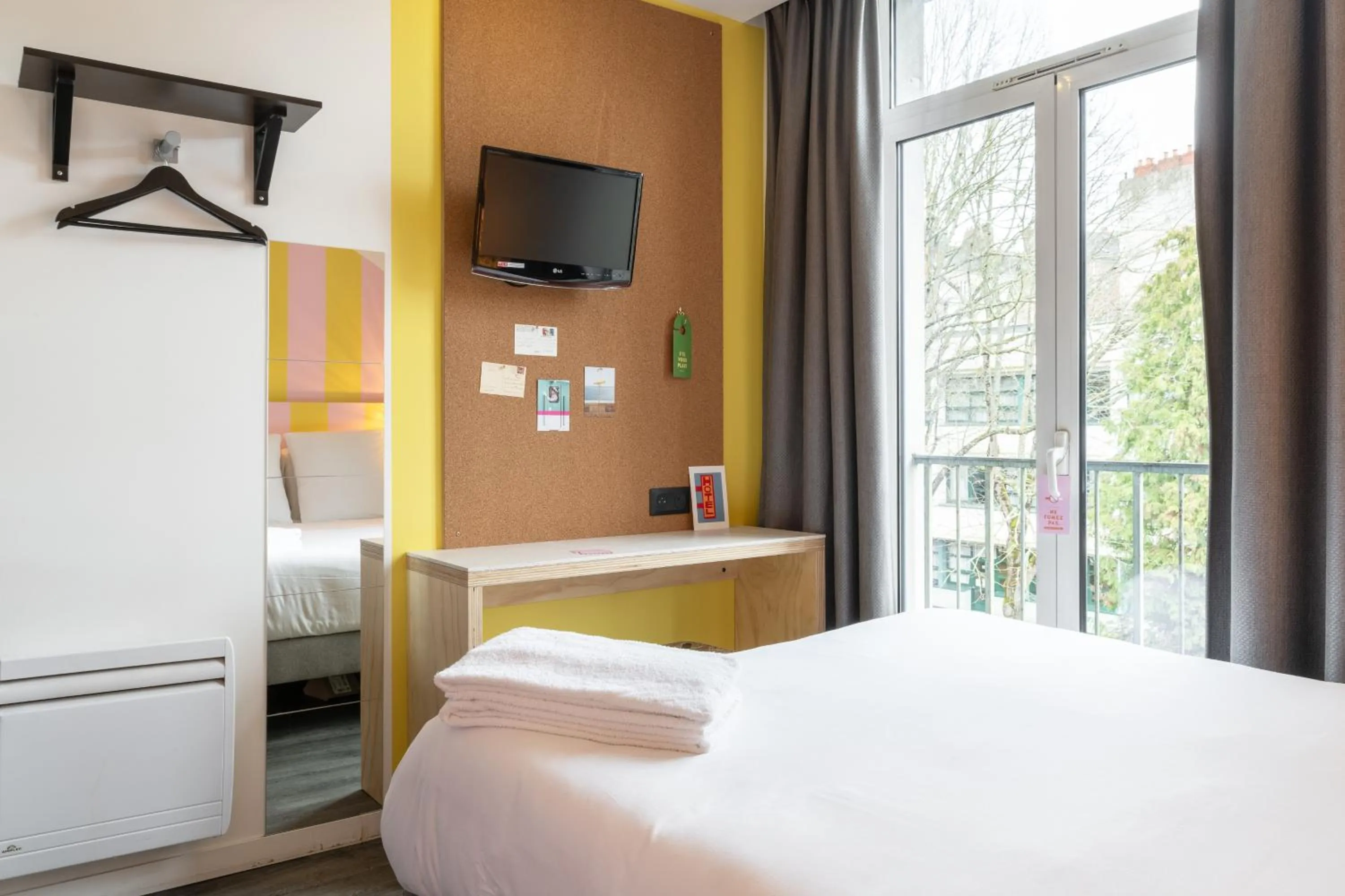 Bed in DEMAIN Hôtel