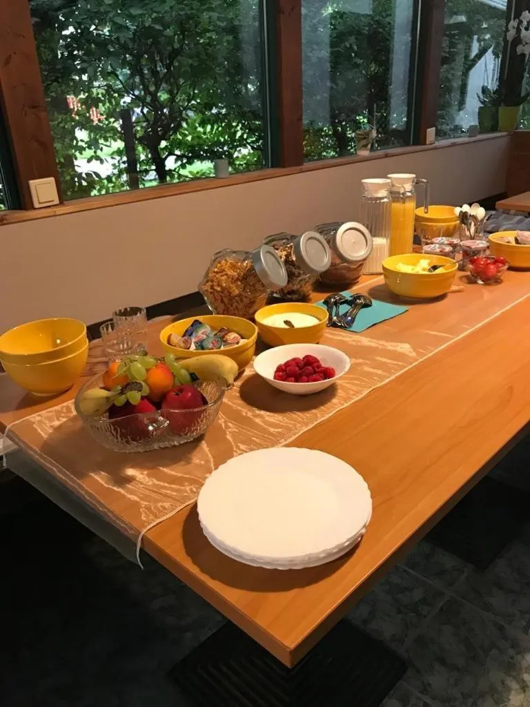 Breakfast in Die Radler-Scheune Finsterbergen