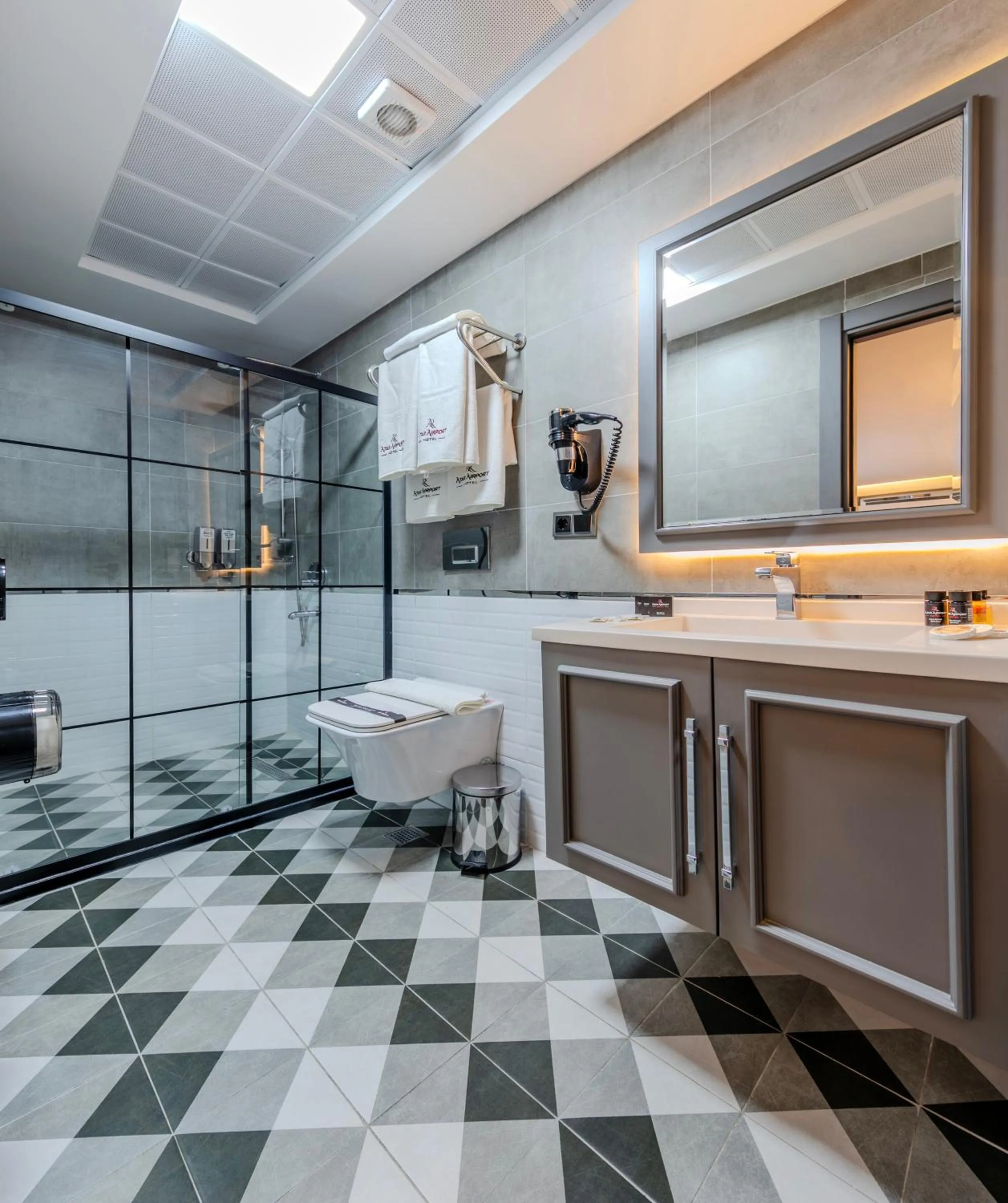 Bathroom in Atar Airport Hotel - Spa & Wellness