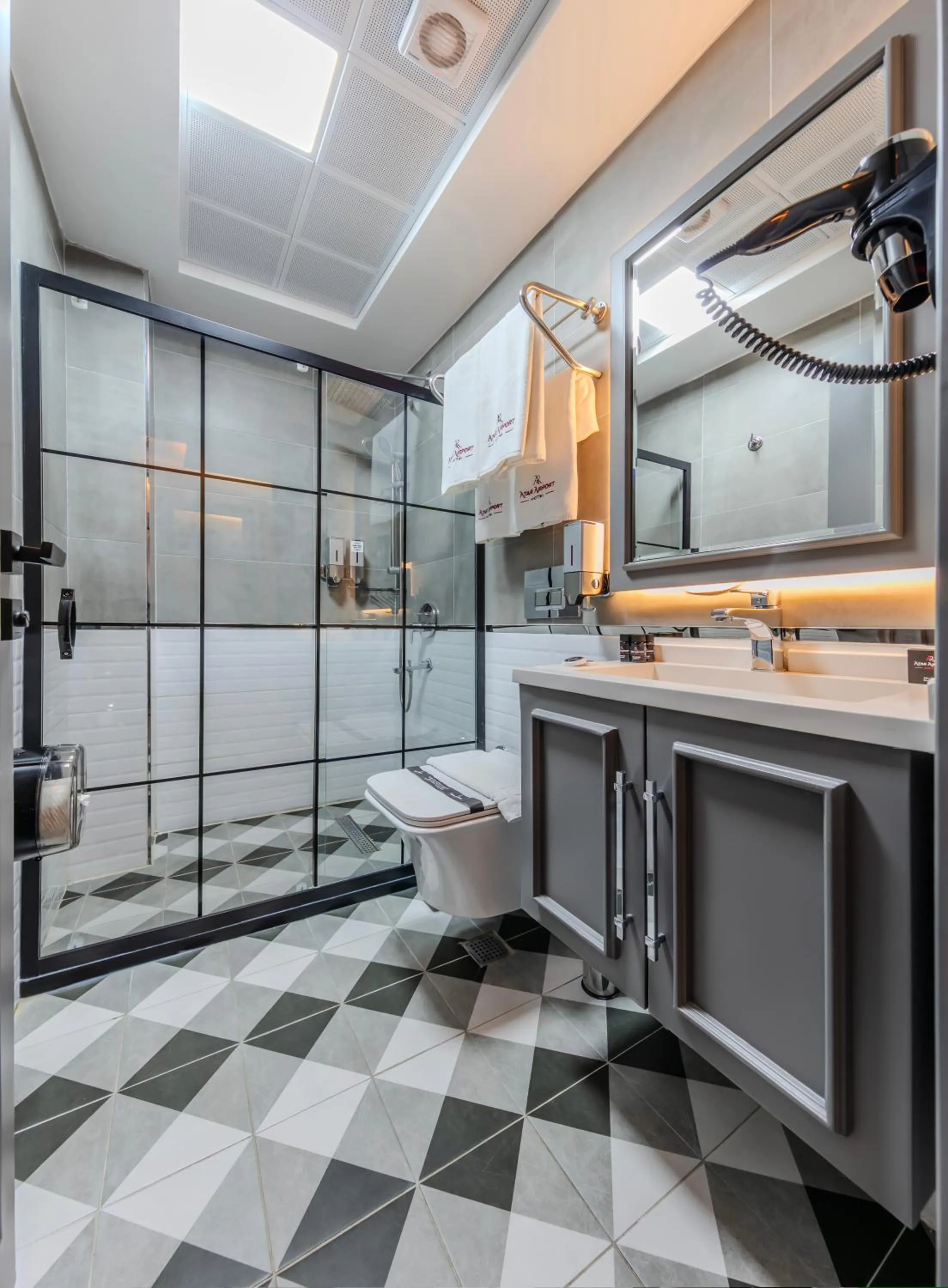 Bathroom in Atar Airport Hotel - Spa & Wellness