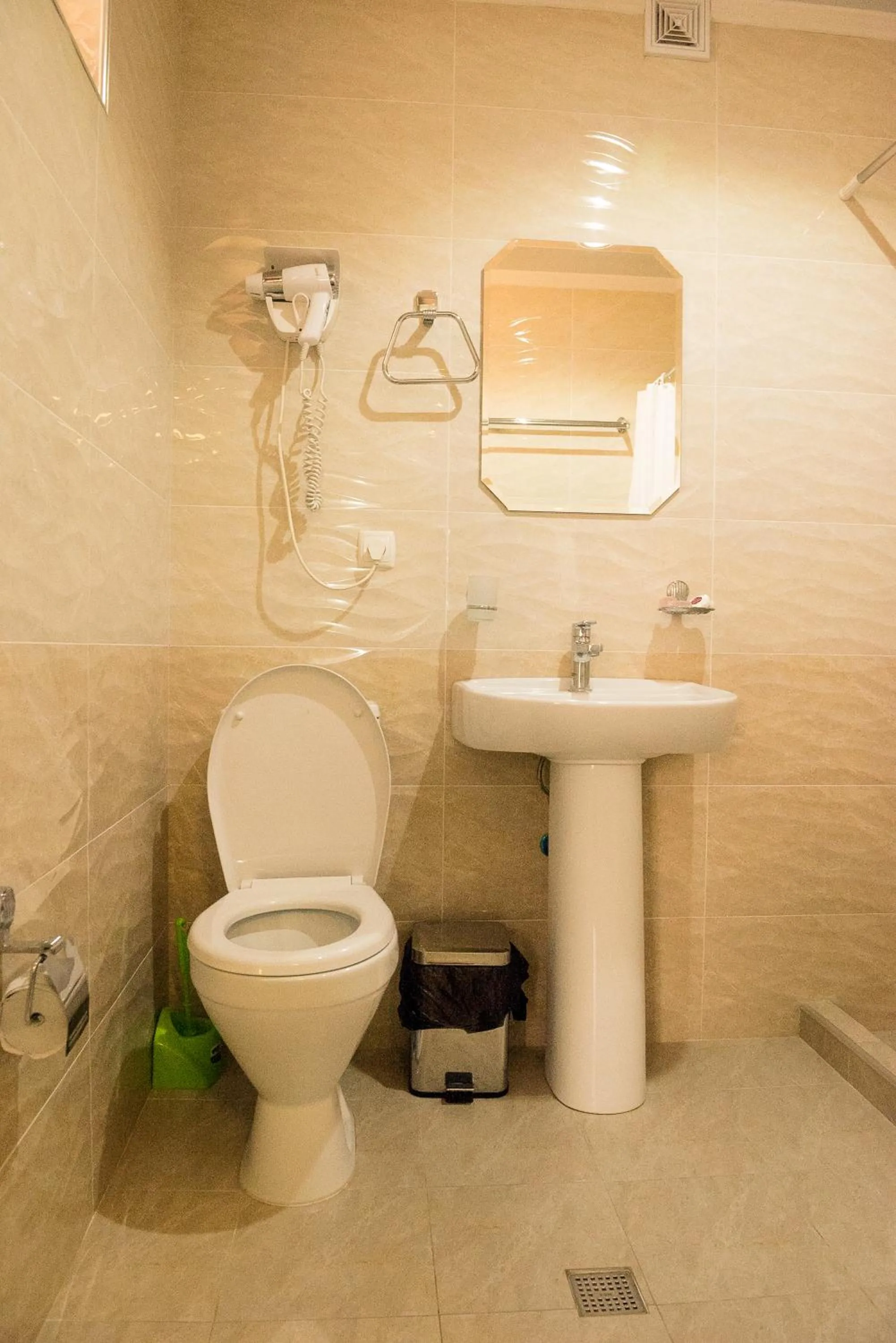 Shower in ZARINA SAMARKAND