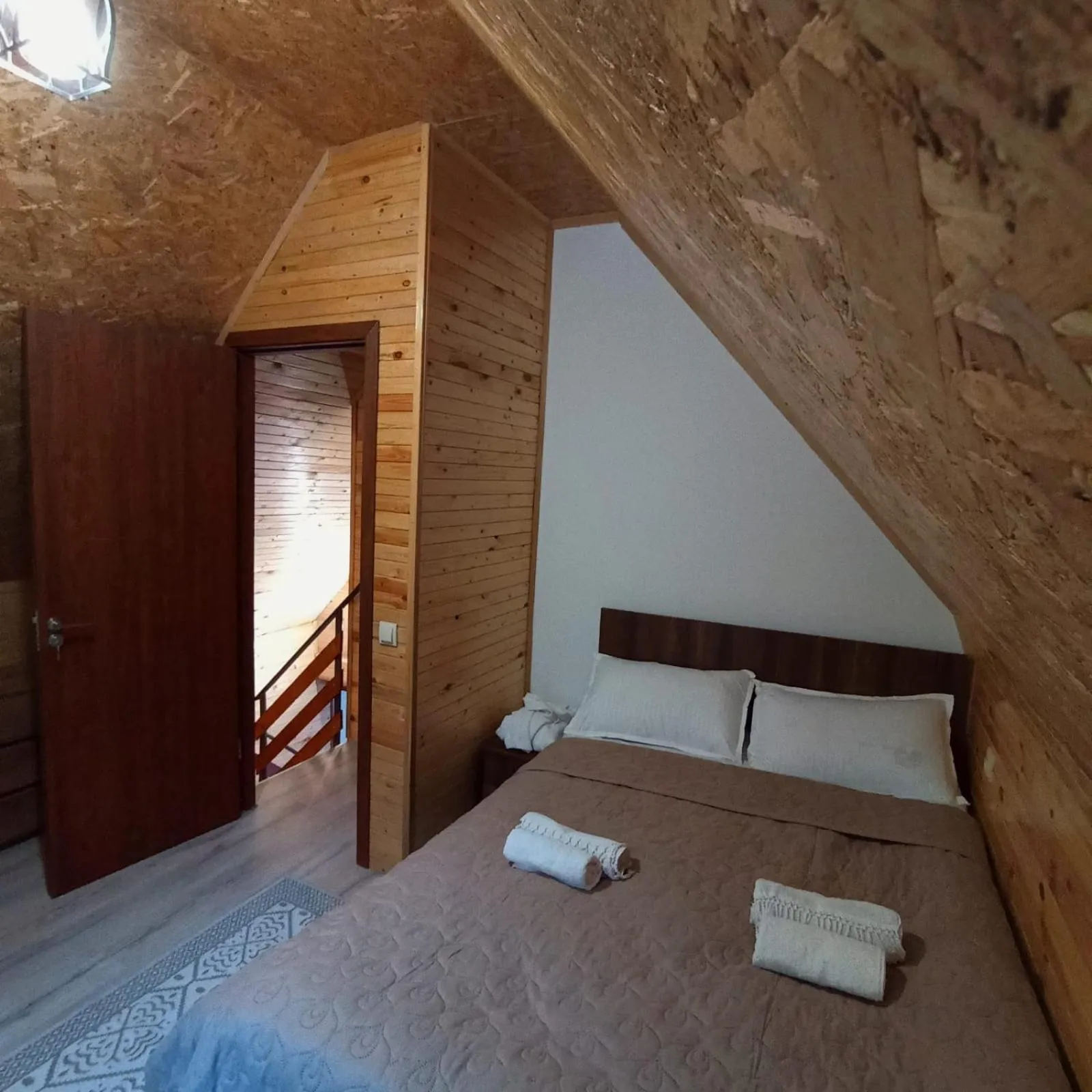 Bedroom, Bed in Mountain flower cottage