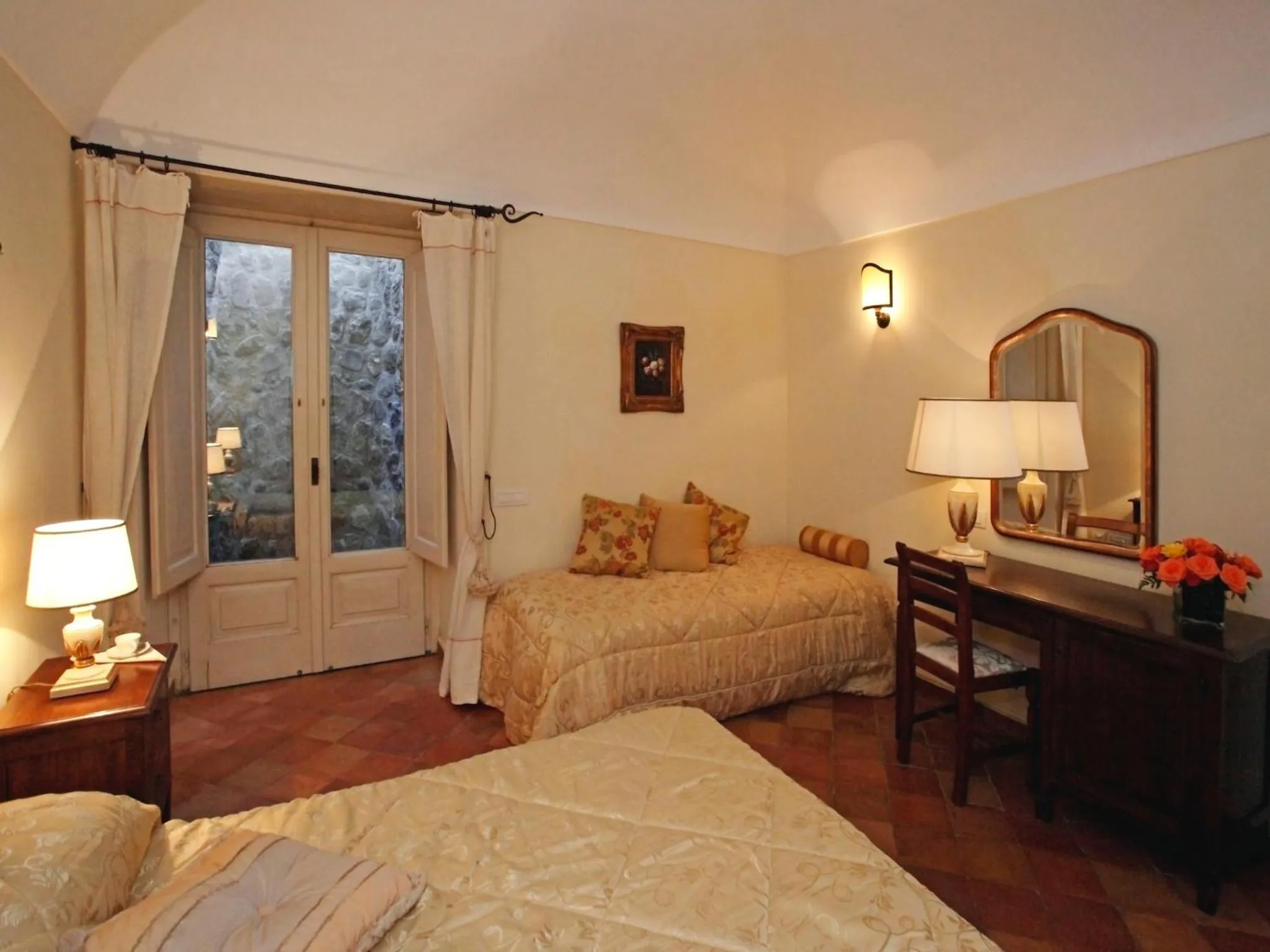 Bedroom, Bed in Villa Alba d'Oro - Historic luxury villa