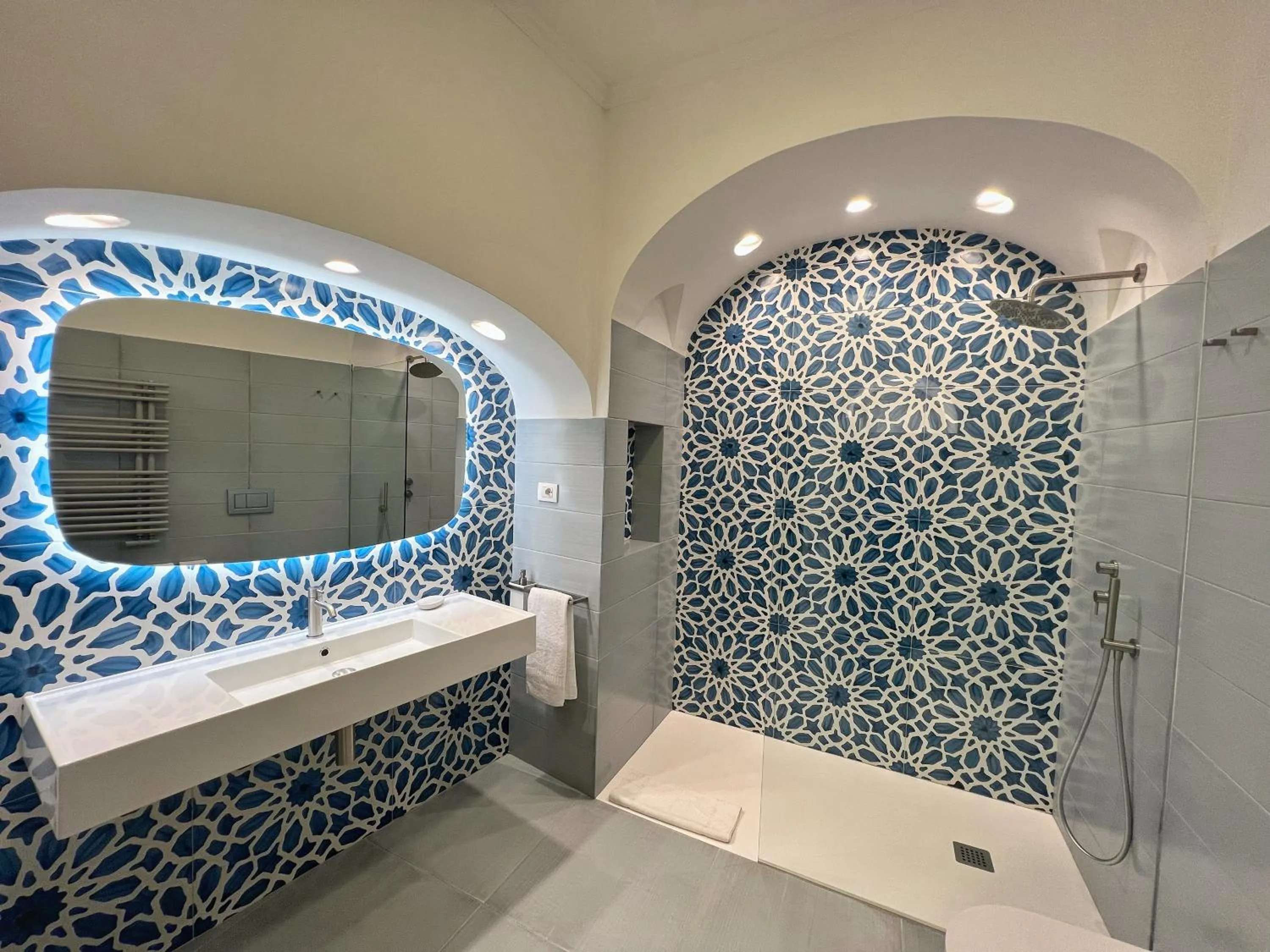 Bathroom in Villa Alba d'Oro - Historic luxury villa