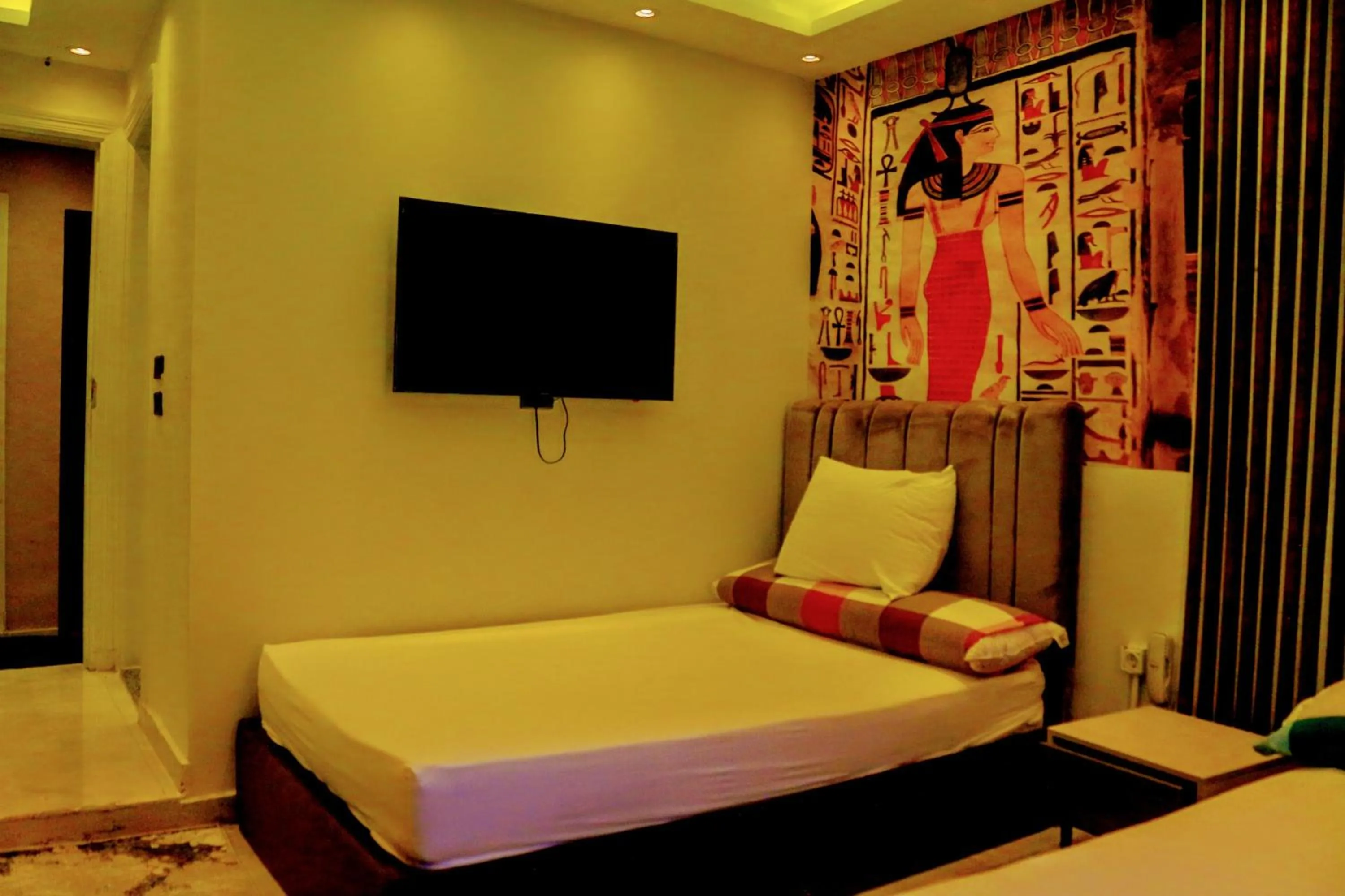 Bed in fabulous view pyramids inn hotel