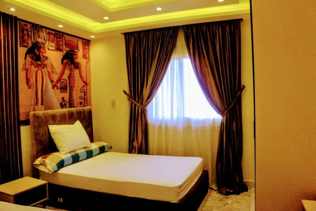 Bed in fabulous view pyramids inn hotel