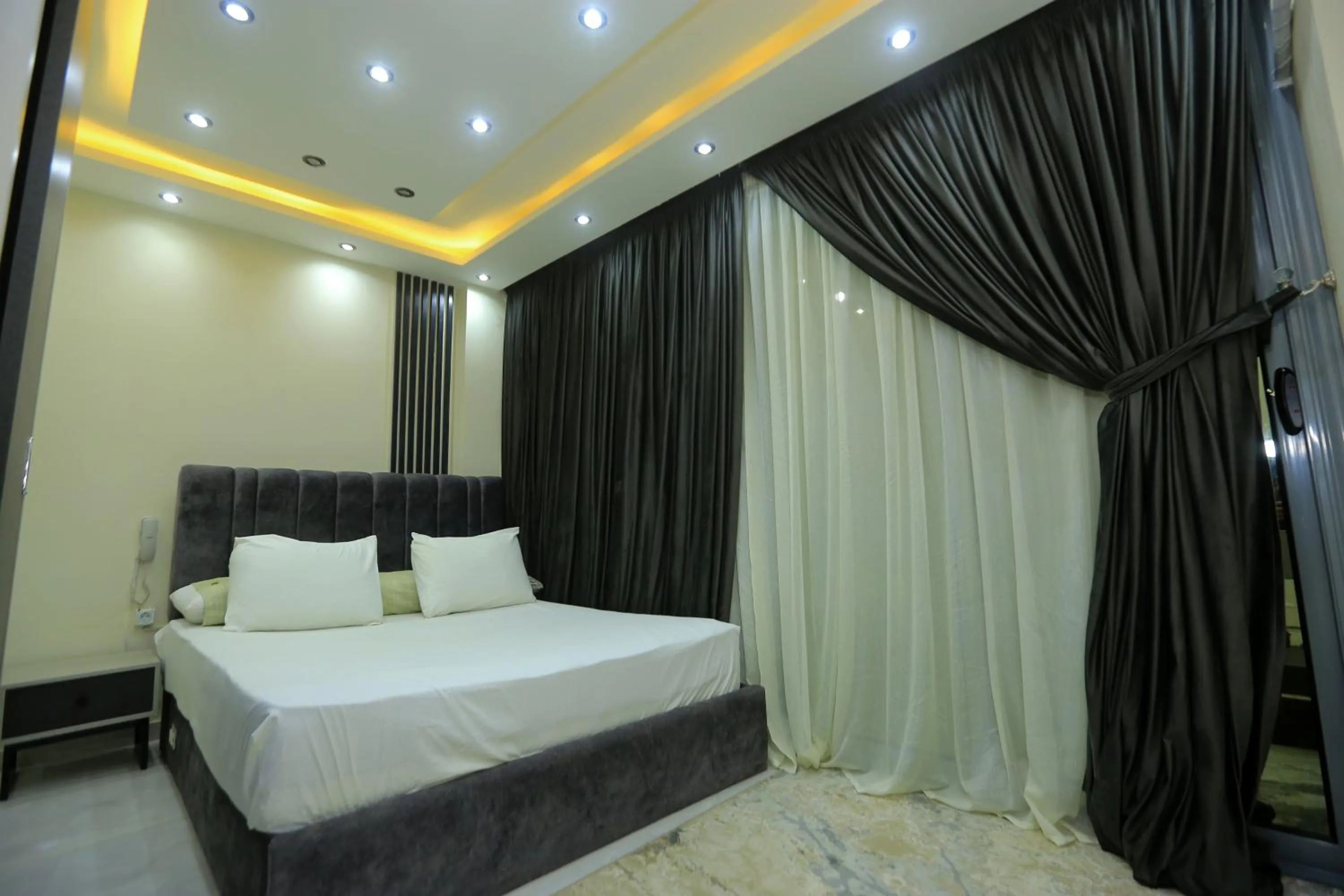 Bed in fabulous view pyramids inn hotel