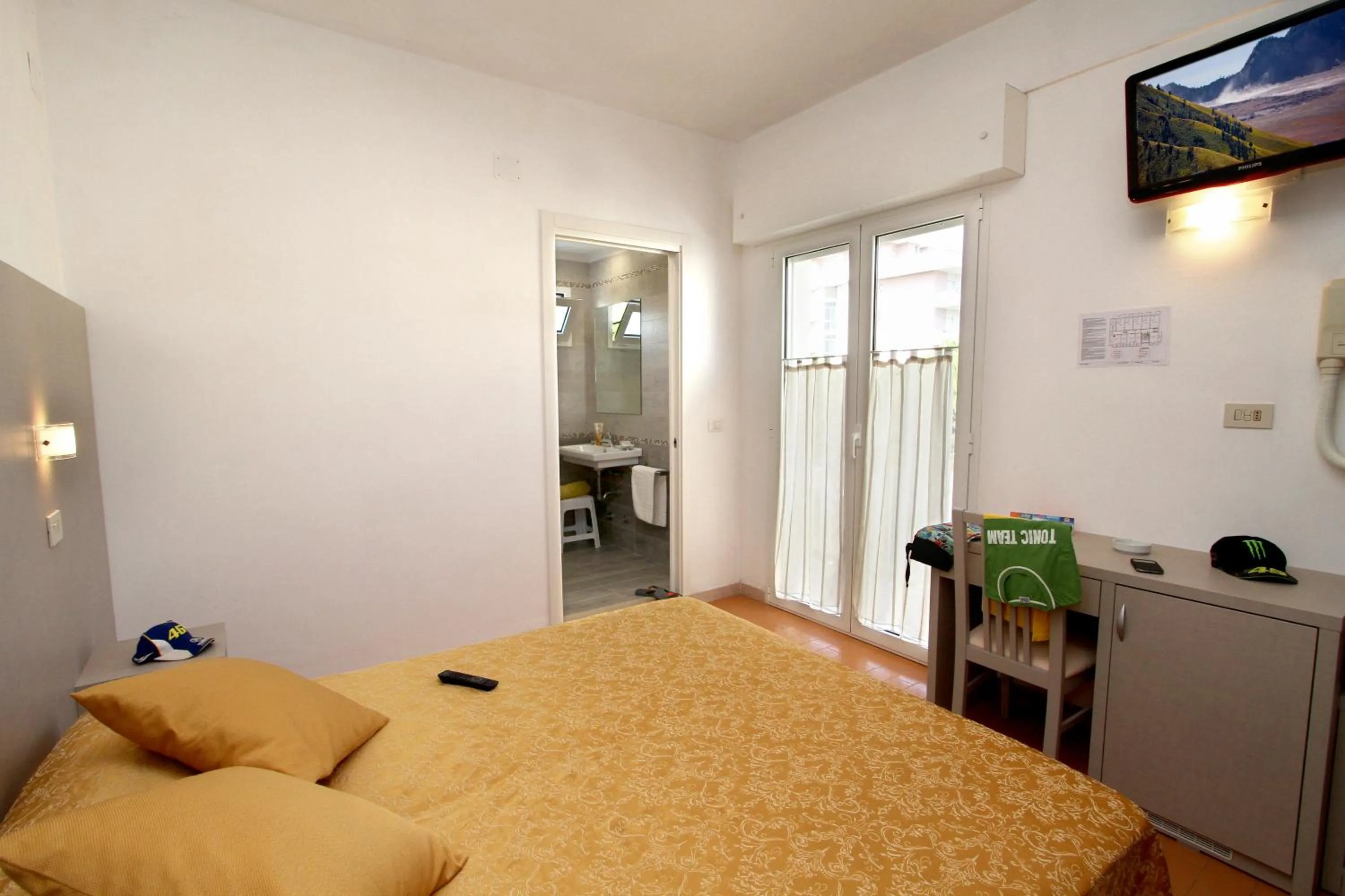 TV and multimedia, Bed in Hotel Patrizia