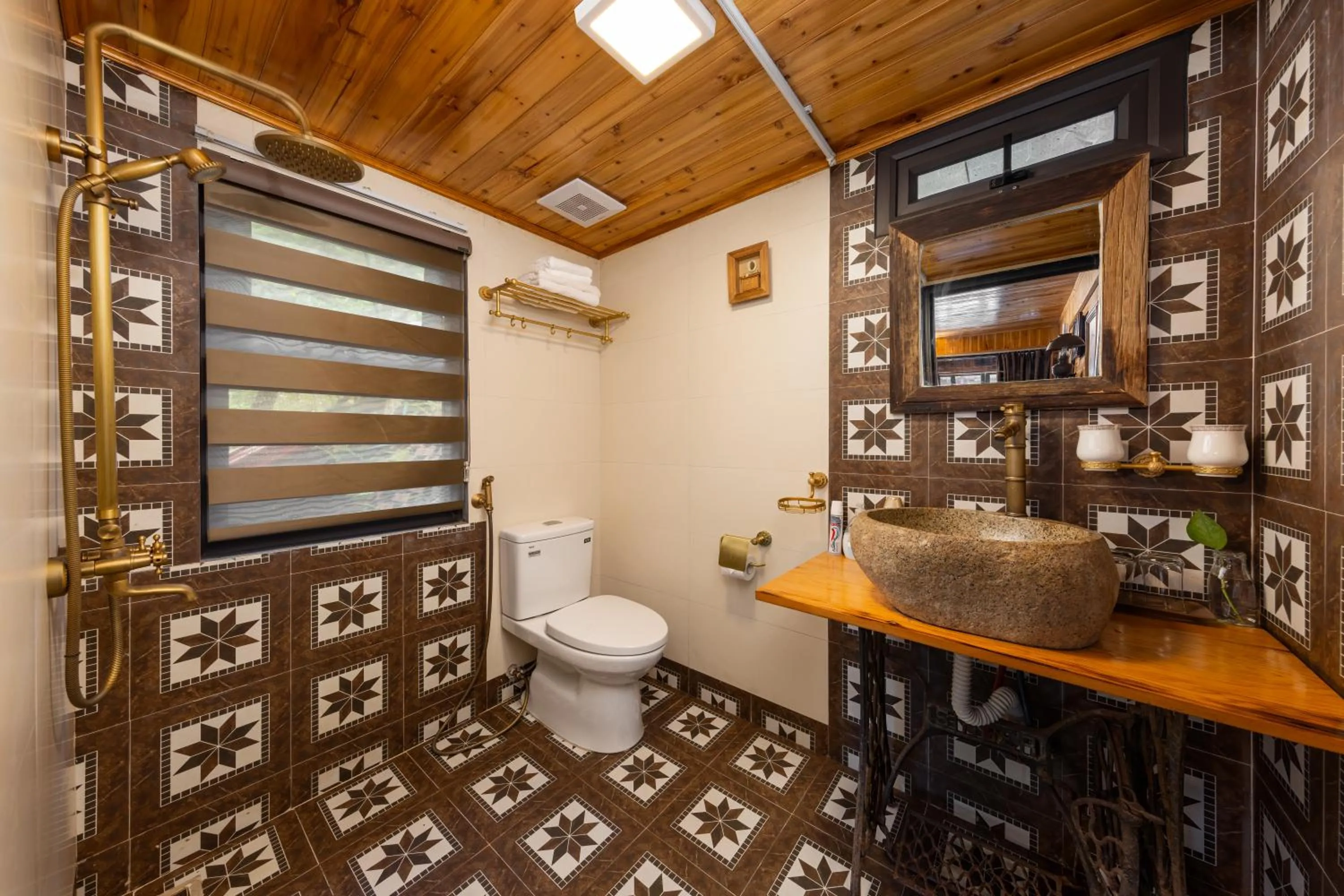 Toilet in Ta Phin Cottage