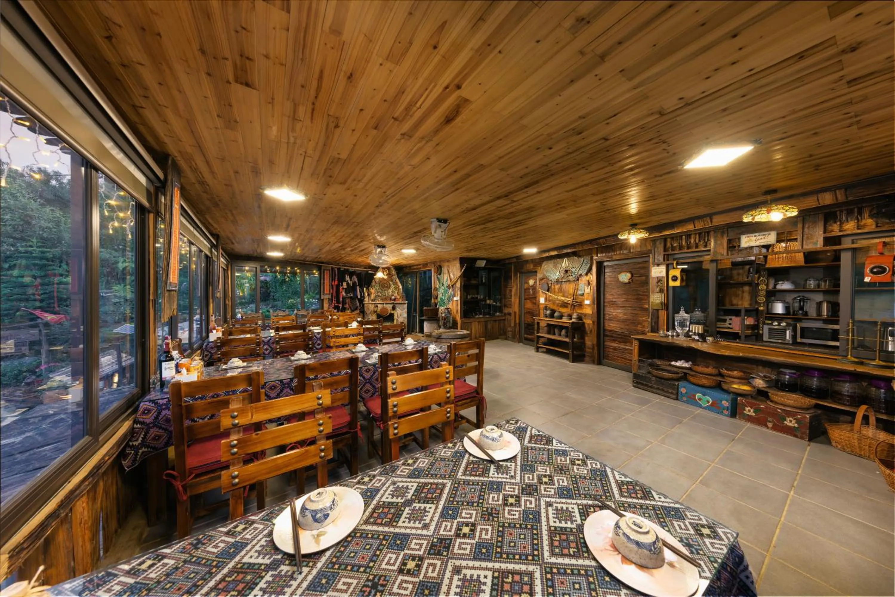 Restaurant/places to eat in Ta Phin Cottage