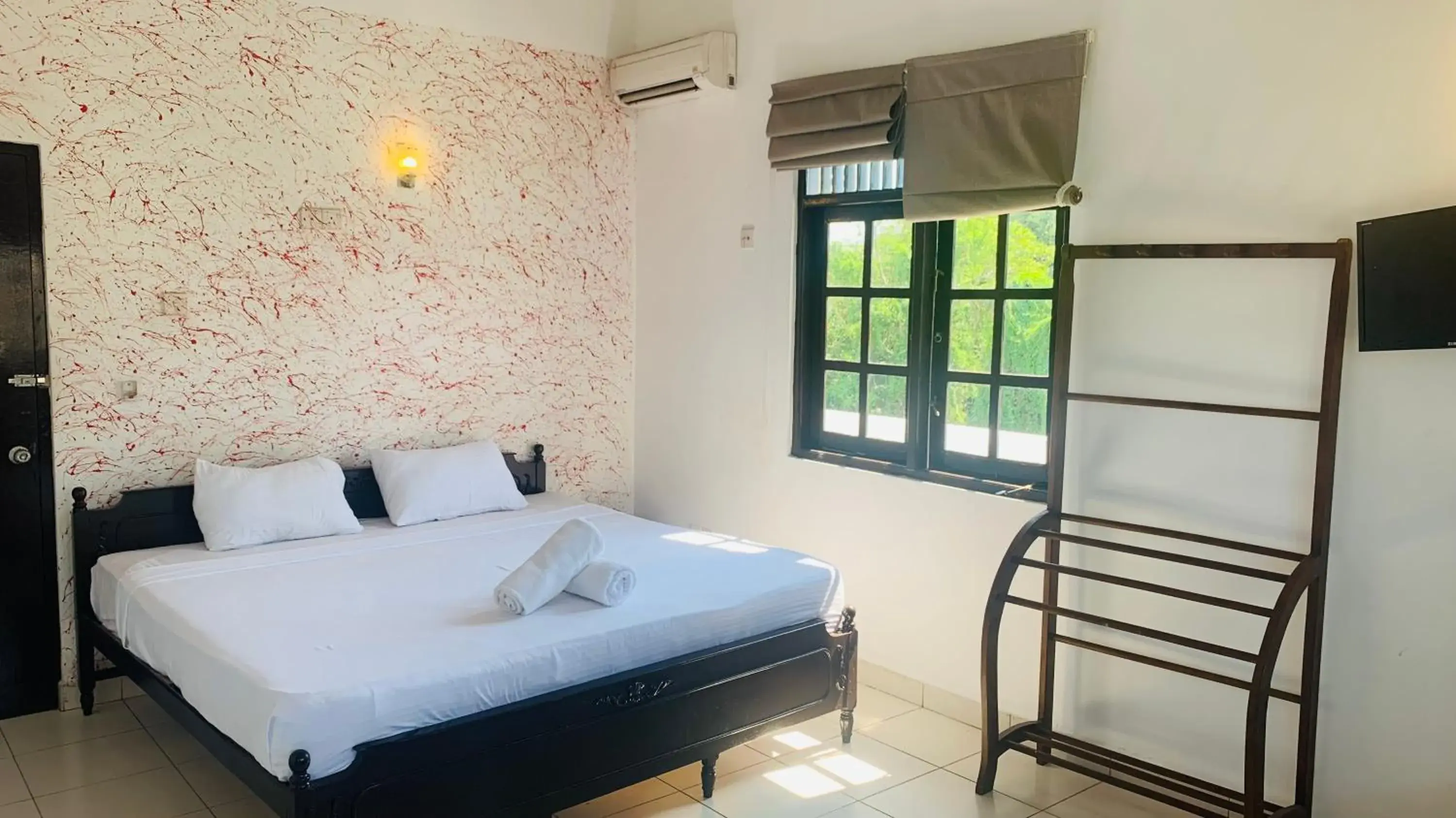 One-Bedroom Apartment with Balcony in Beverly Hills Hotel One-Bedroom Apartment with Balcony in Beverly Hills Hotel